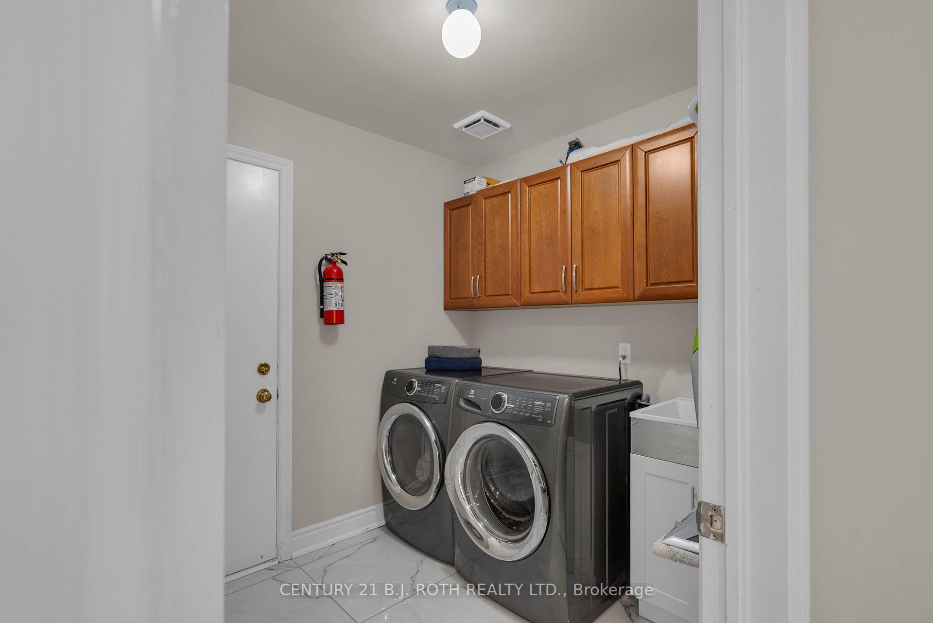 Photo 14 of 16 Longman Drive, Barrie, Northwest — HOMEH