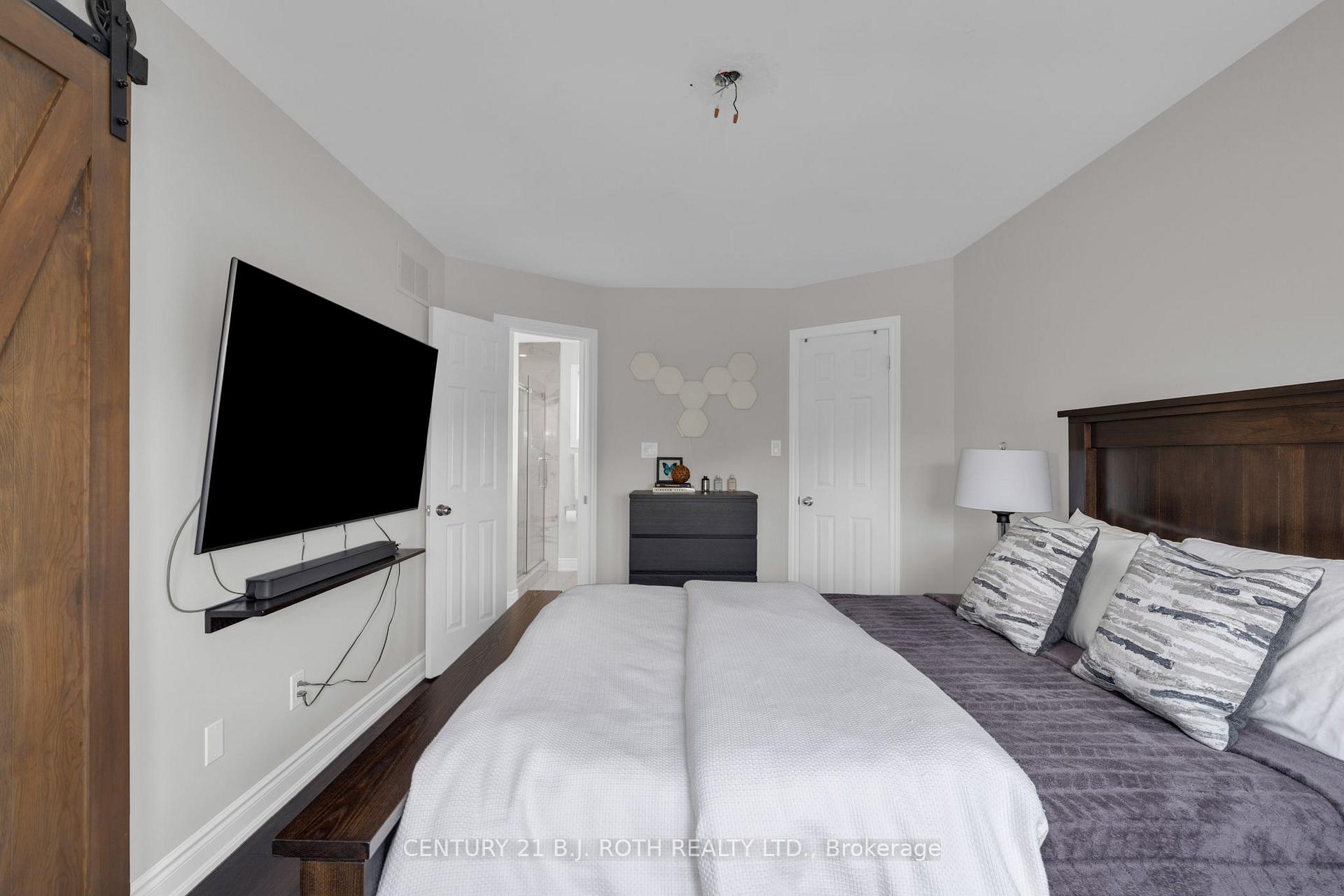 Photo 17 of 16 Longman Drive, Barrie, Northwest — HOMEH