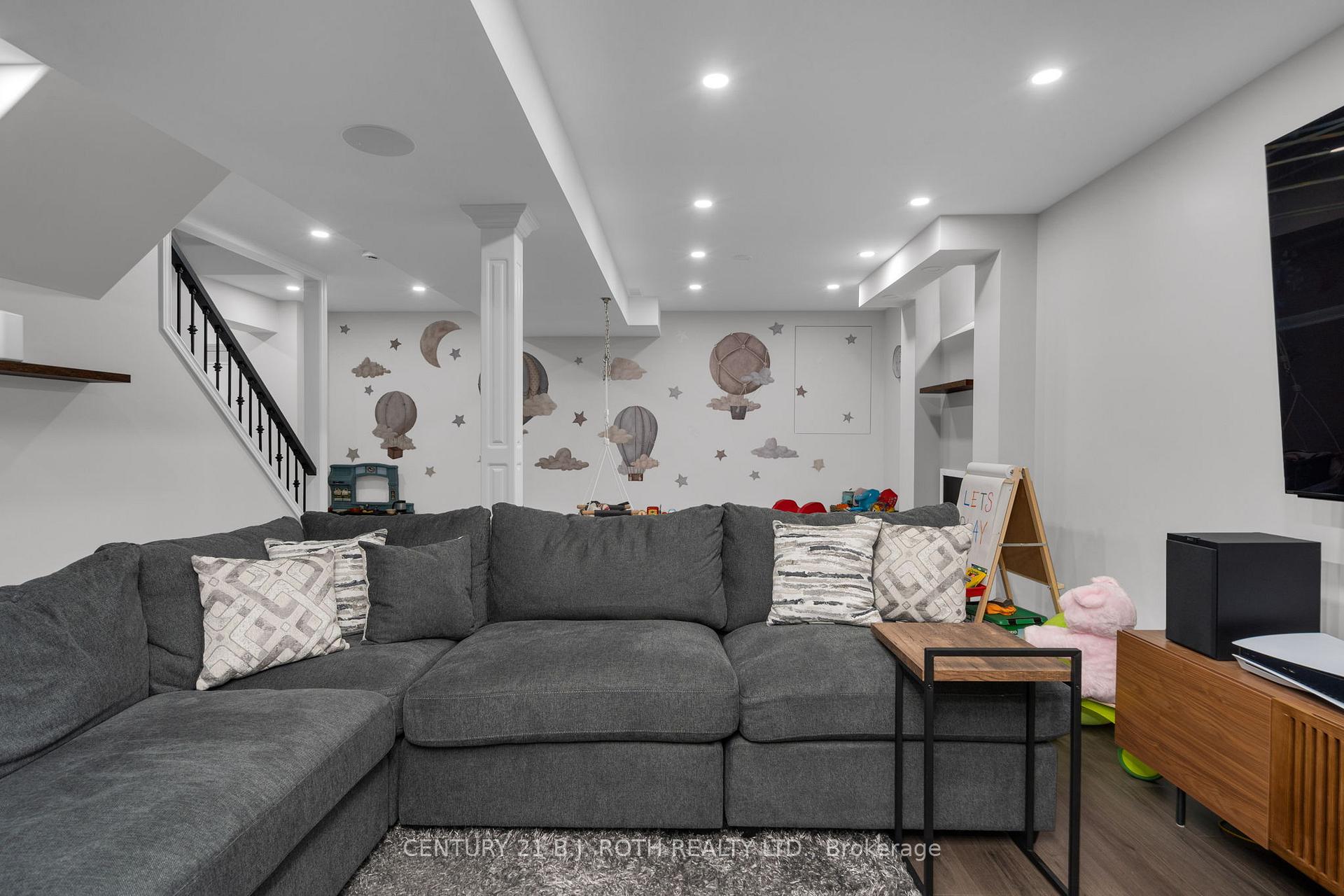 Photo 27 of 16 Longman Drive, Barrie, Northwest — HOMEH