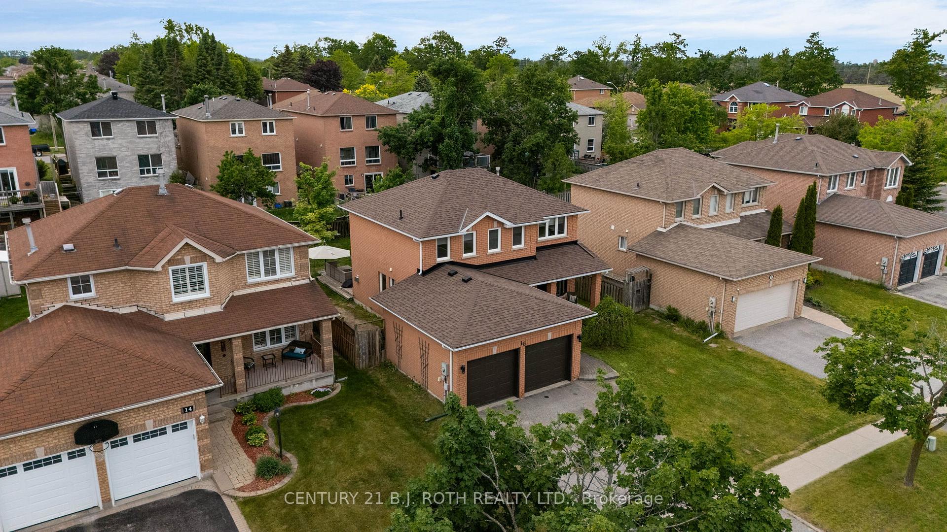 Photo 33 of 16 Longman Drive, Barrie, Northwest — HOMEH