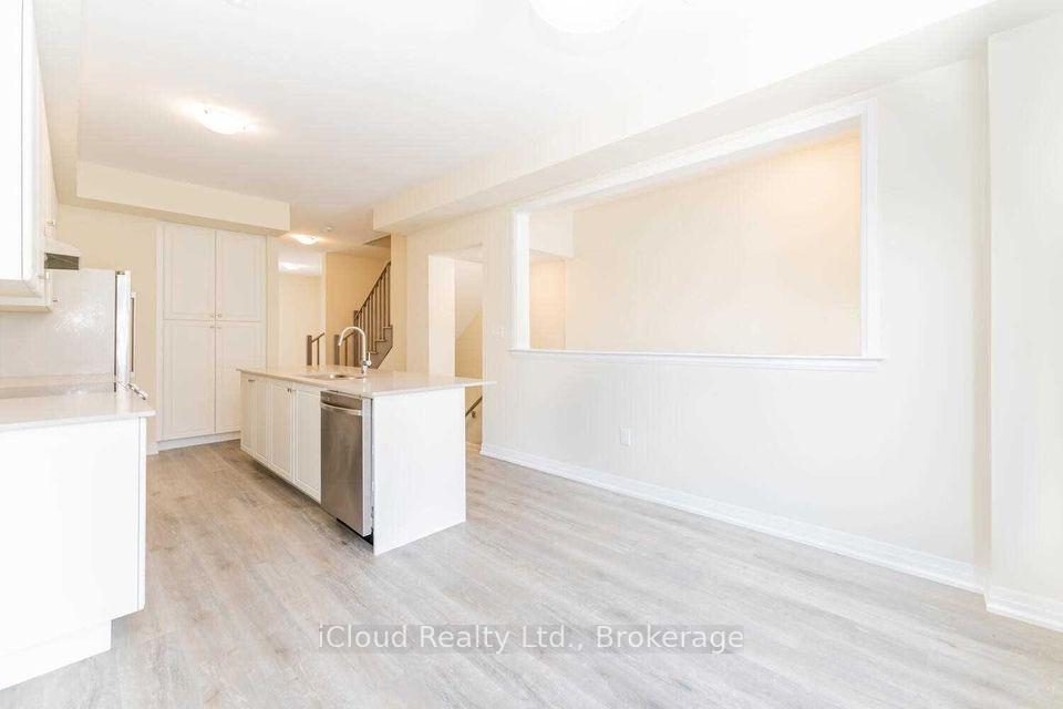 Photo 4 of Unit 32, 185 Bedrock Drive, Hamilton, Stoney Creek Mountain — HOMEH