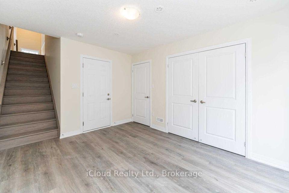 Photo 6 of Unit 32, 185 Bedrock Drive, Hamilton, Stoney Creek Mountain — HOMEH
