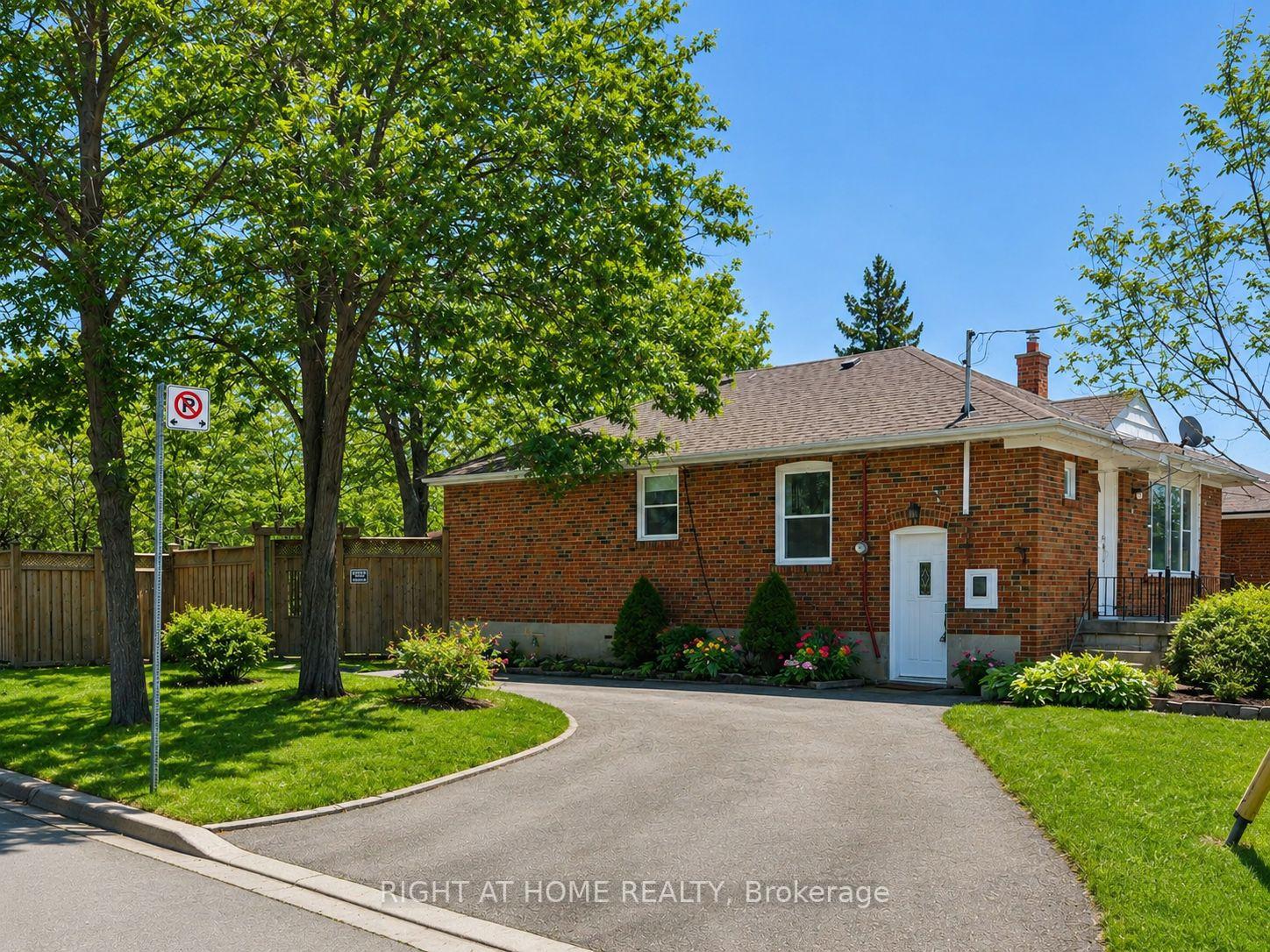 Photo 2 of 48 Loney Avenue, North York, Downsview-Roding-CFB — HOMEH