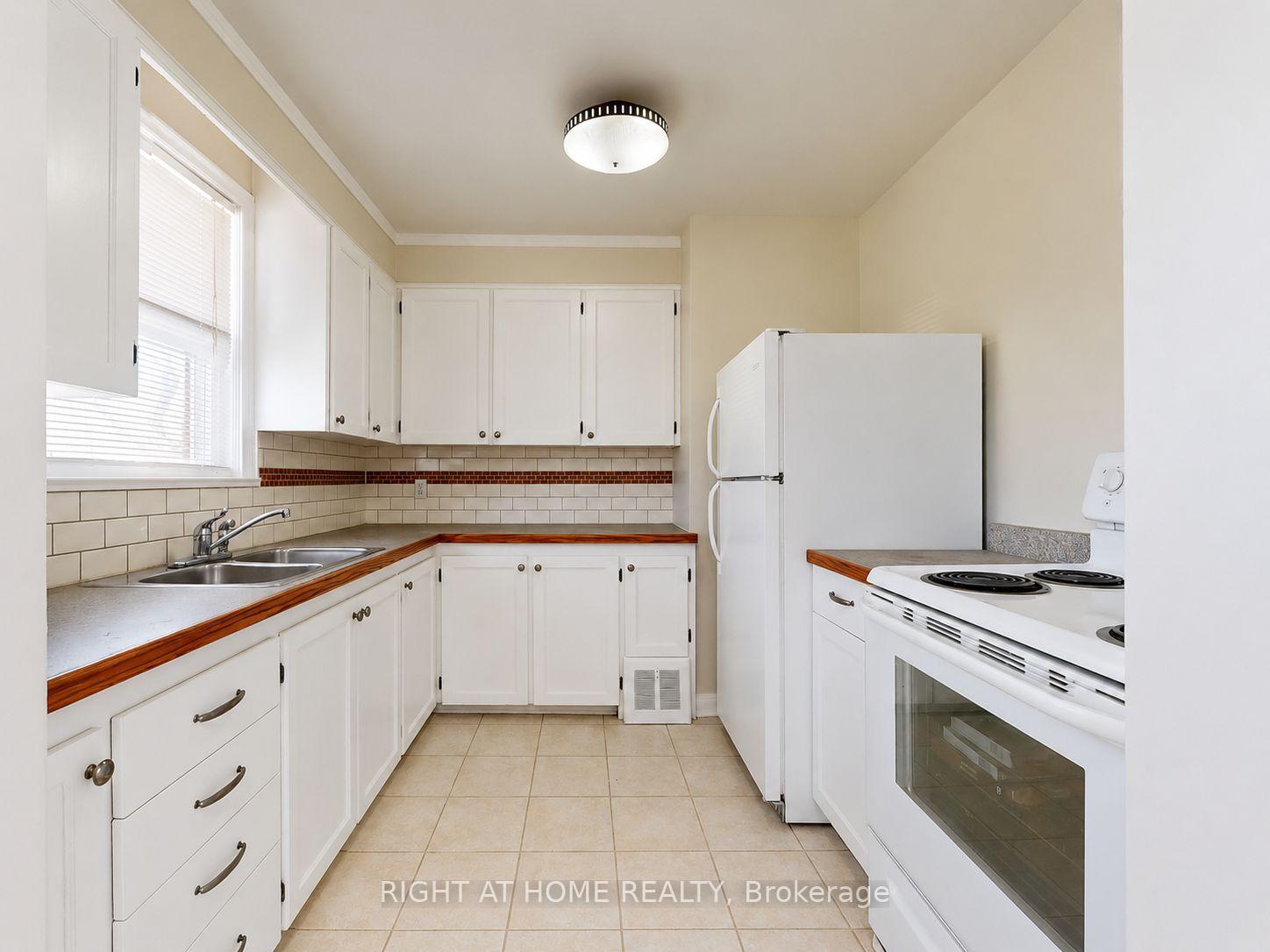 Photo 4 of 48 Loney Avenue, North York, Downsview-Roding-CFB — HOMEH