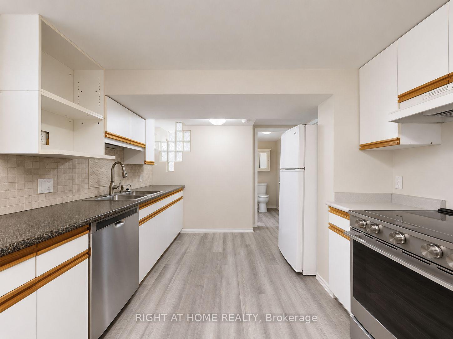 Photo 5 of 48 Loney Avenue, North York, Downsview-Roding-CFB — HOMEH