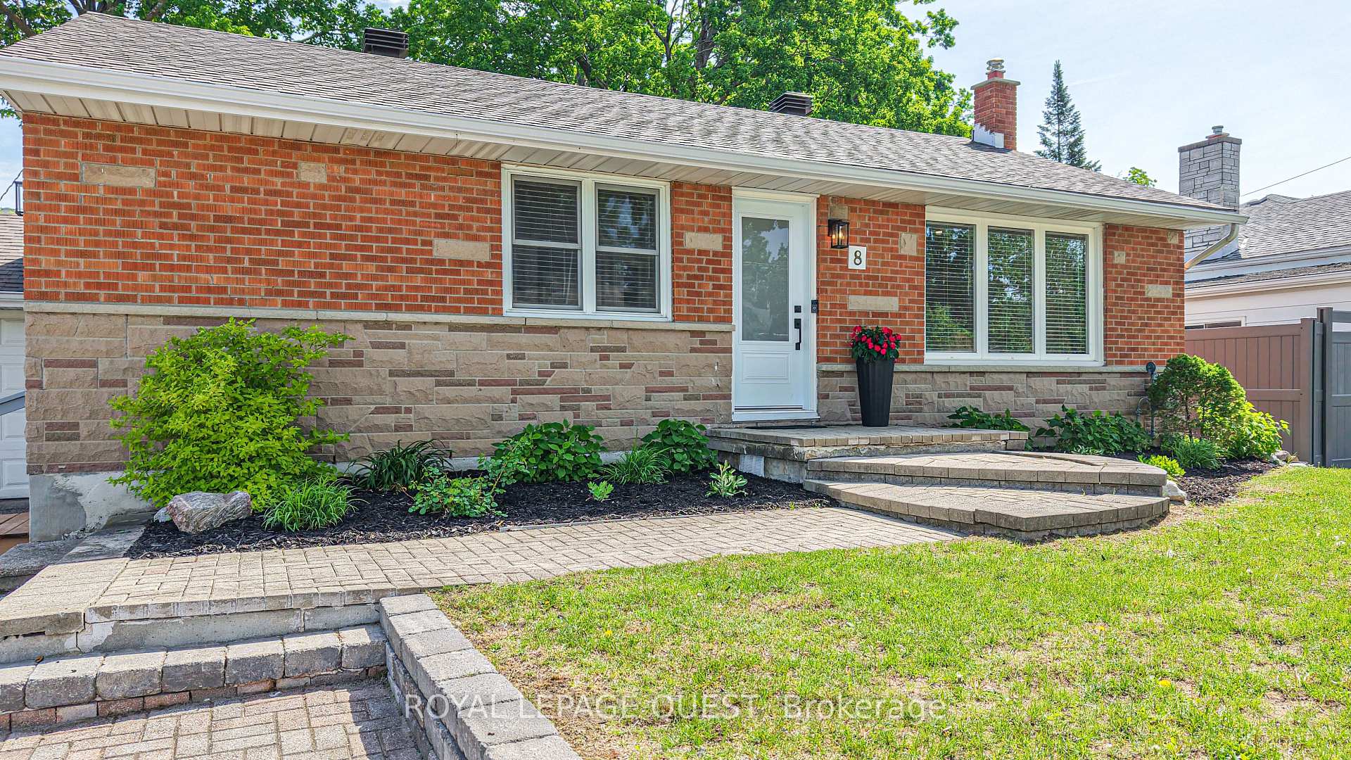 Photo 2 of 8 Dalton Crescent N, Orillia — HOMEH