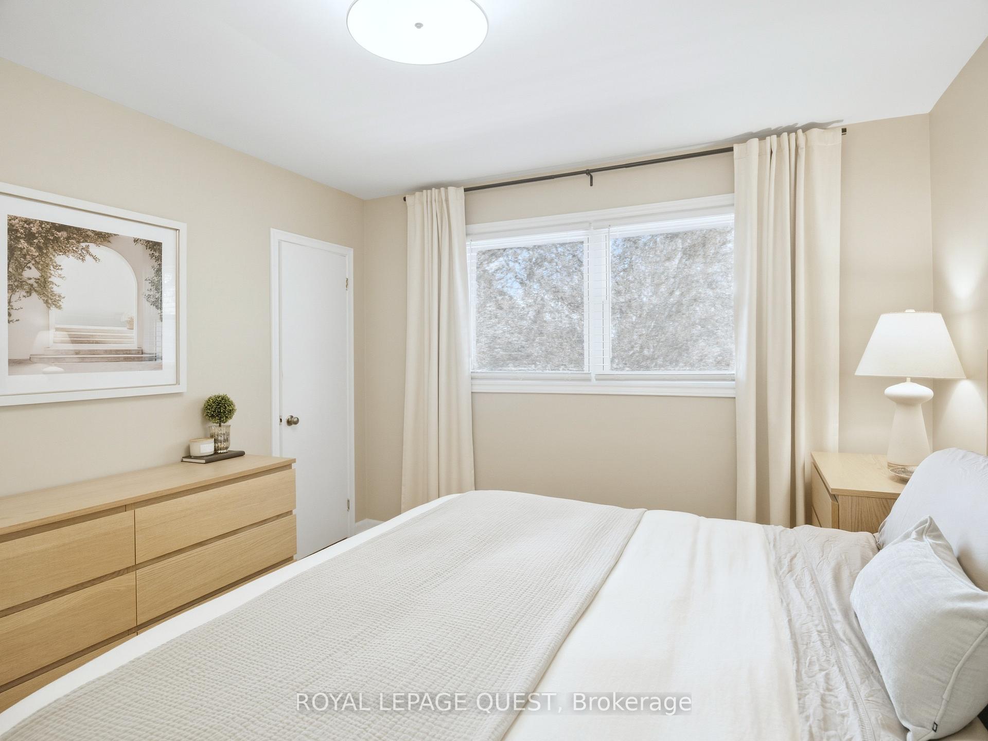 Photo 7 of 8 Dalton Crescent N, Orillia — HOMEH