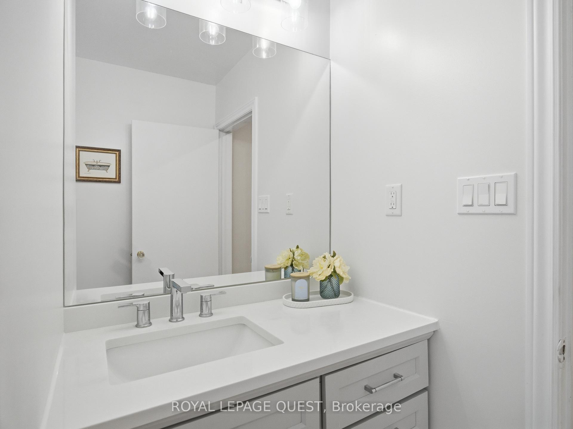 Photo 12 of 8 Dalton Crescent N, Orillia — HOMEH