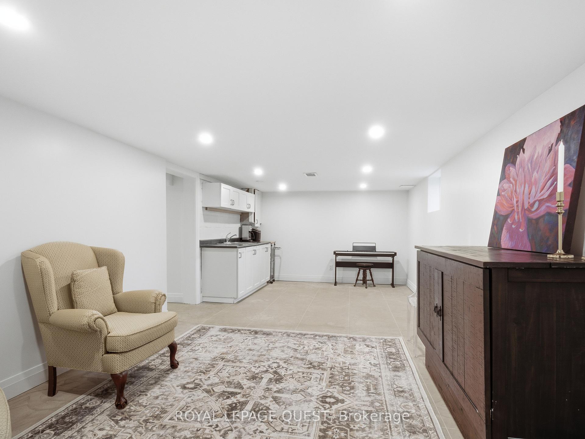 Photo 20 of 8 Dalton Crescent N, Orillia — HOMEH