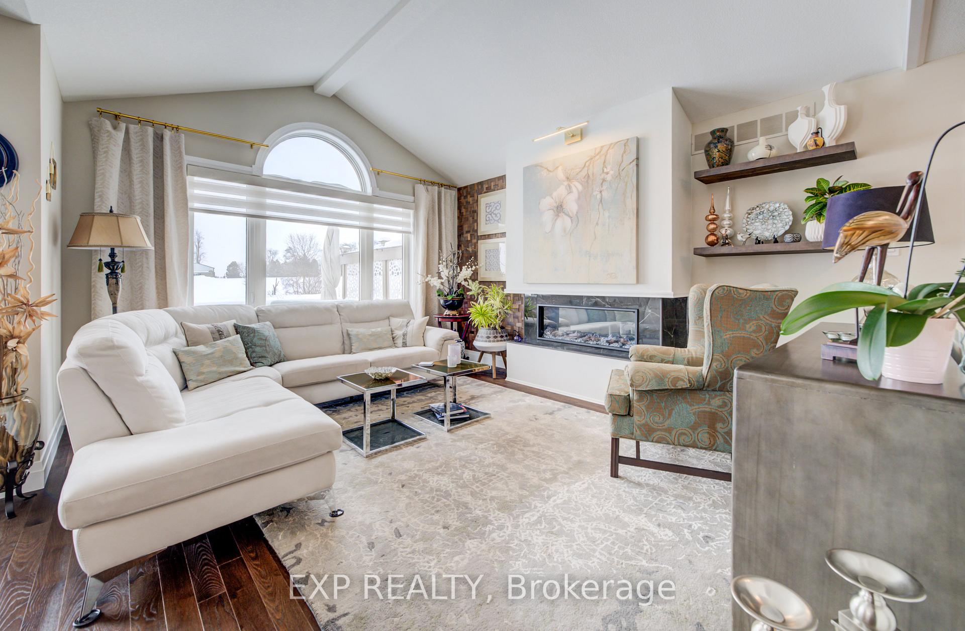 Photo 3 of 130 Bridge Crescent, Minto — HOMEH