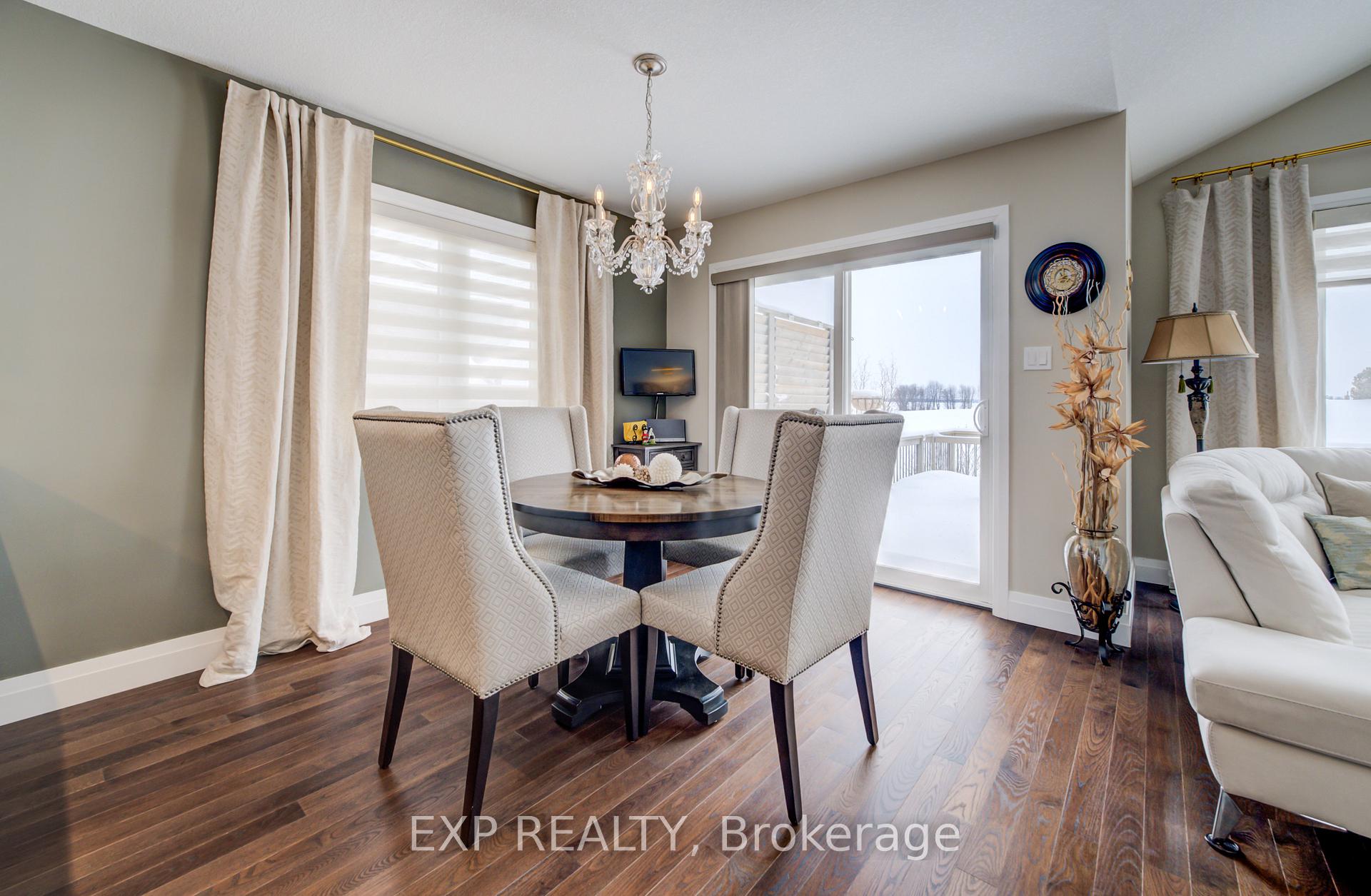 Photo 4 of 130 Bridge Crescent, Minto — HOMEH