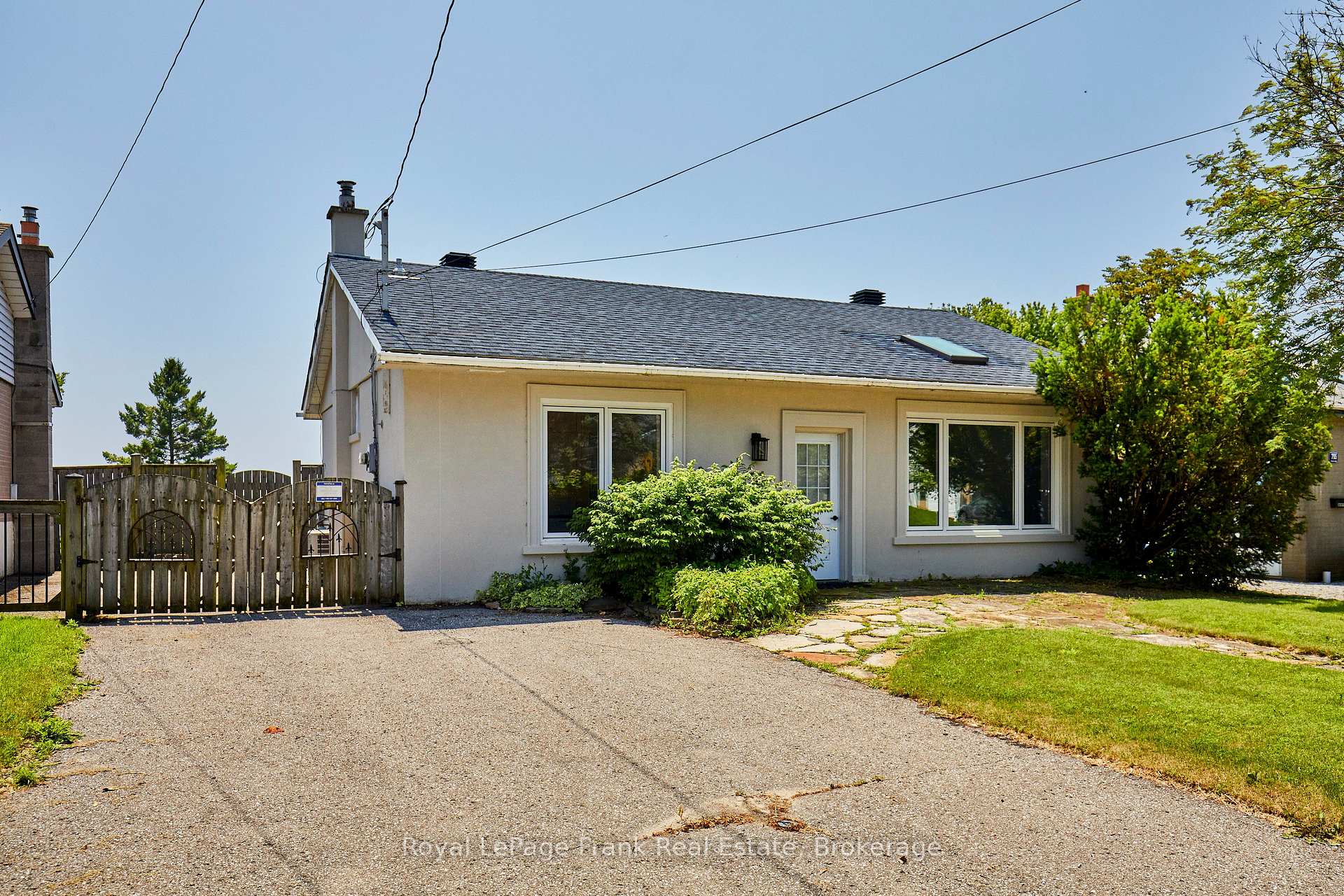 Photo 2 of 791 Stone Street, Oshawa, Lakeview — HOMEH