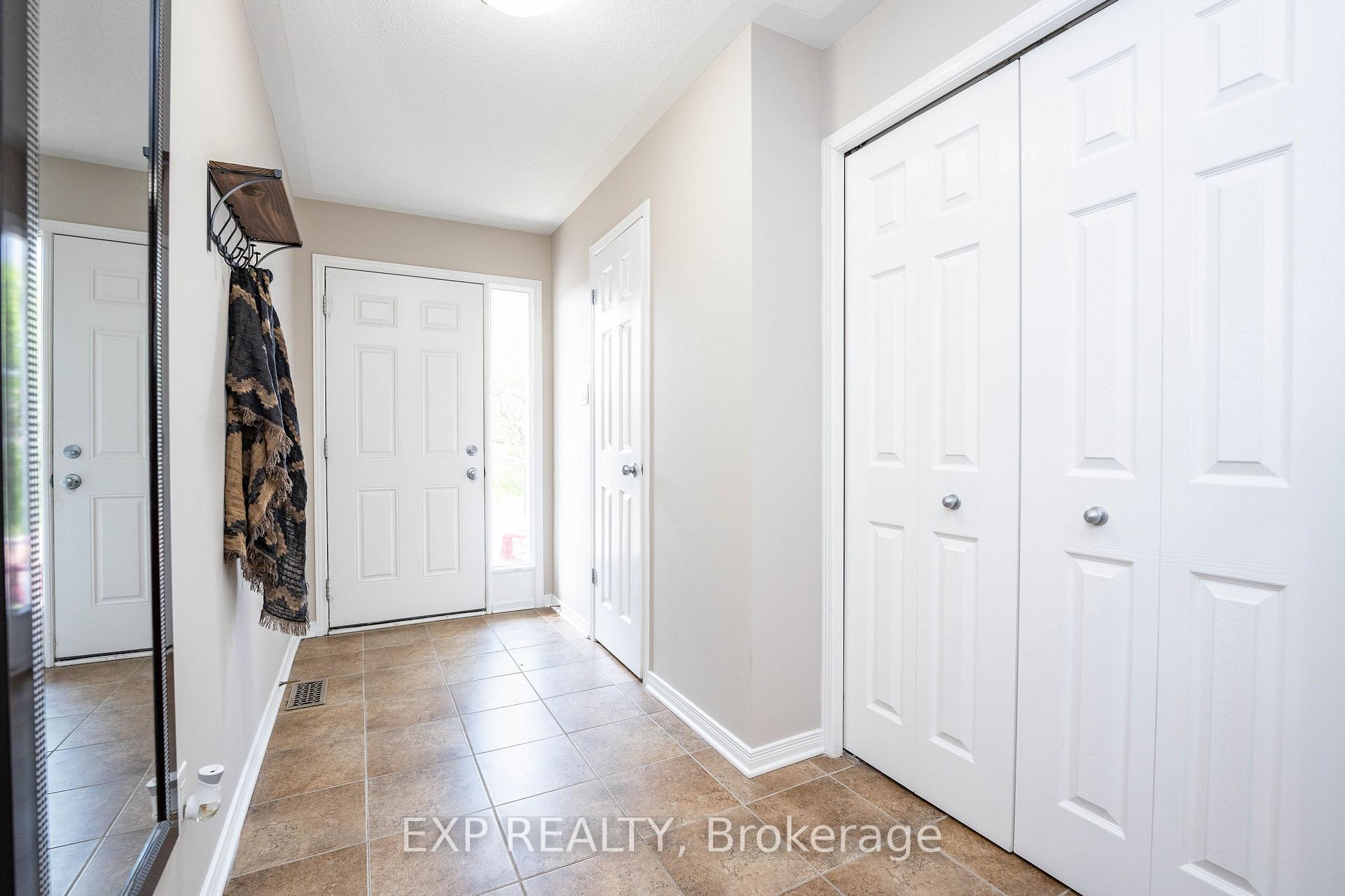 Photo 3 of 504 Barholm Private, Ottawa, Mer Bleue/Bradley Estates/Anderson Park — HOMEH