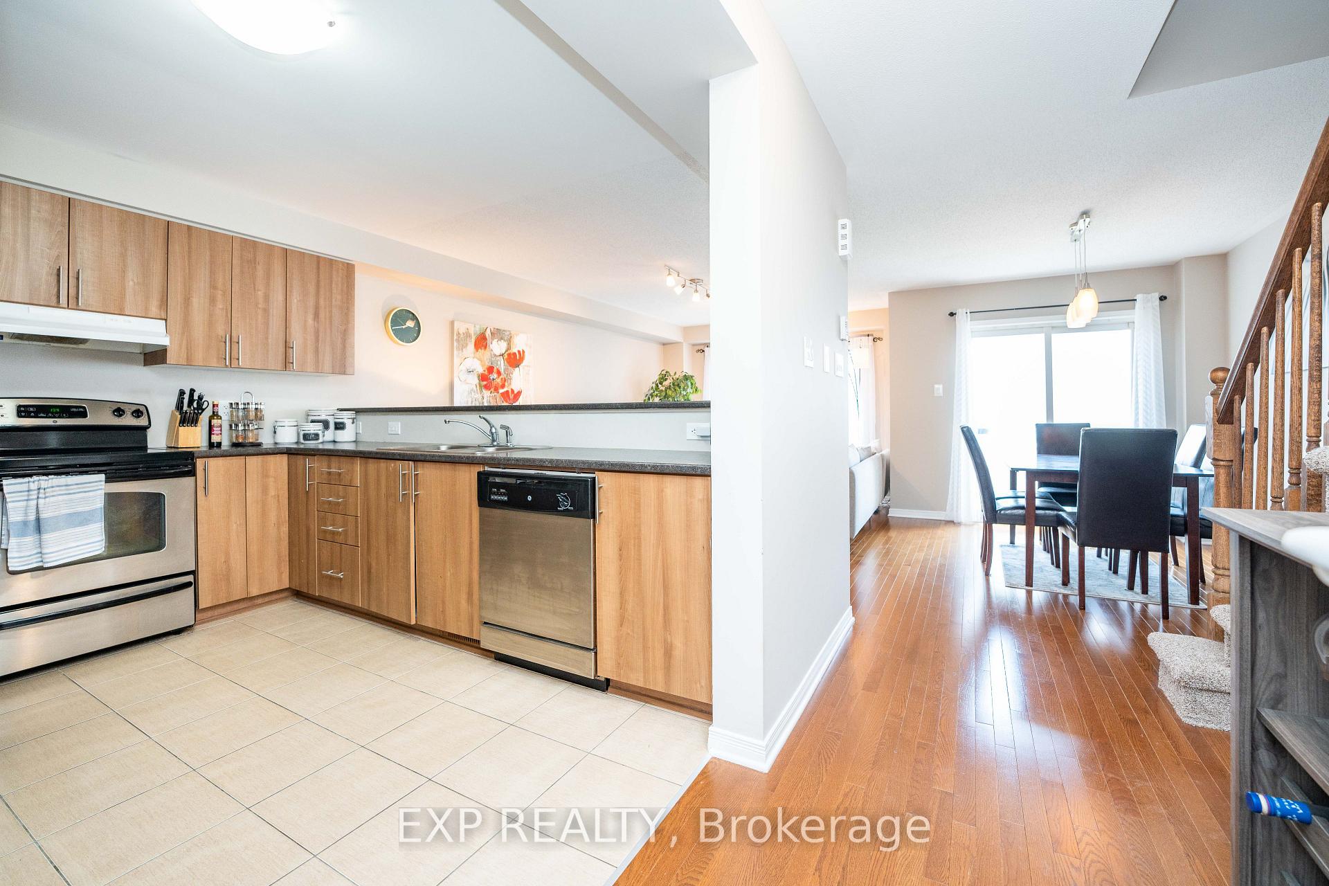 Photo 10 of 504 Barholm Private, Ottawa, Mer Bleue/Bradley Estates/Anderson Park — HOMEH