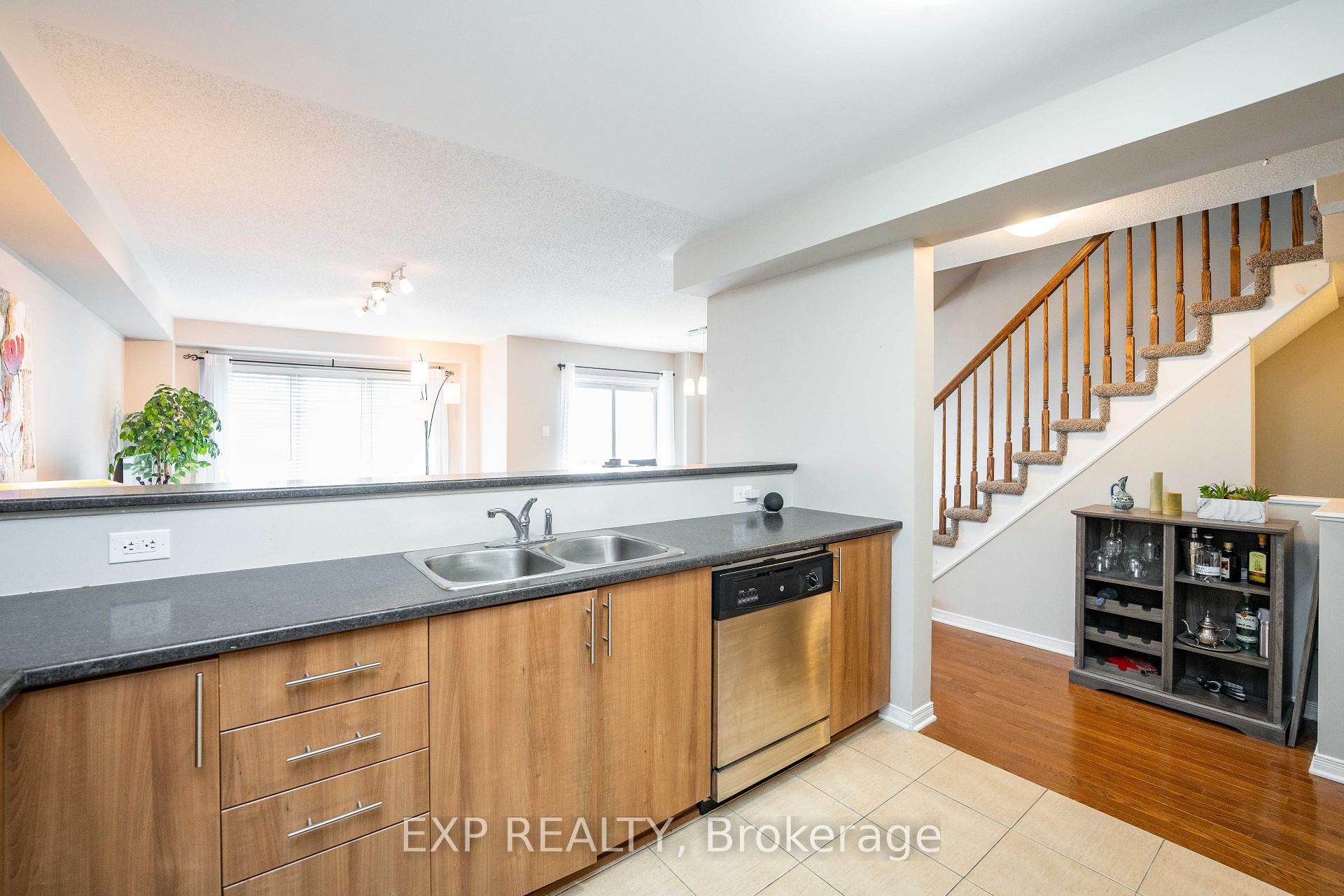 Photo 11 of 504 Barholm Private, Ottawa, Mer Bleue/Bradley Estates/Anderson Park — HOMEH