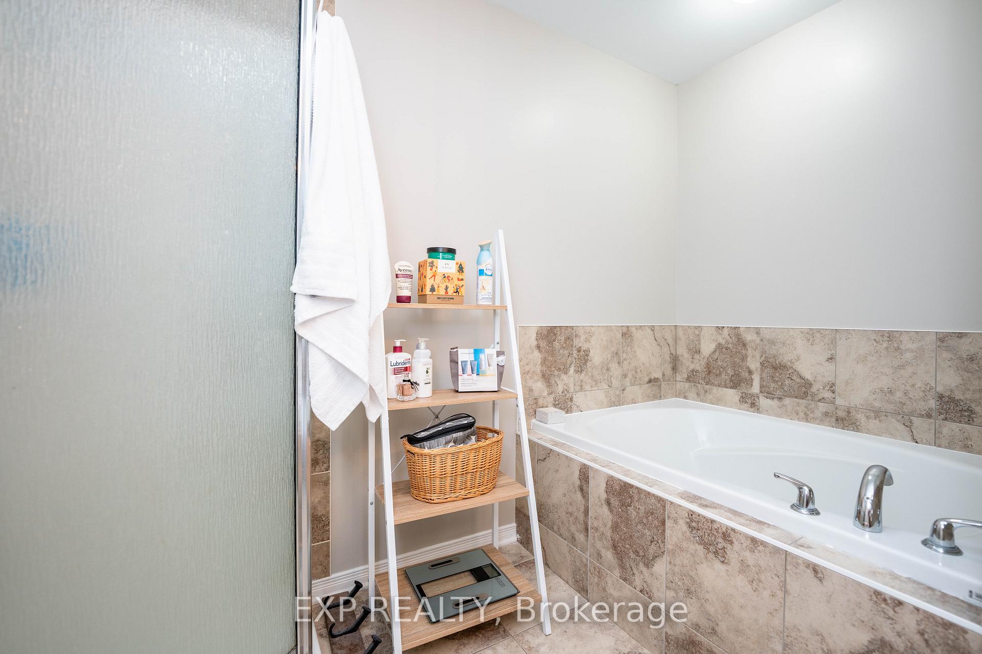 Photo 22 of 504 Barholm Private, Ottawa, Mer Bleue/Bradley Estates/Anderson Park — HOMEH