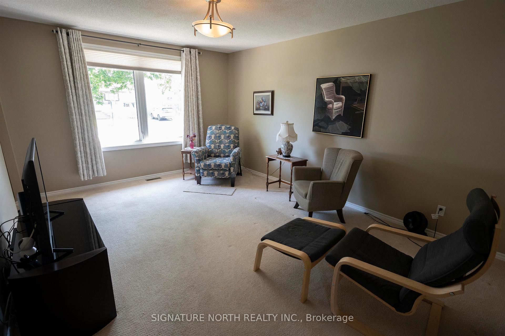 Photo 3 of 374 Morse Street, Thunder Bay, Current River — HOMEH