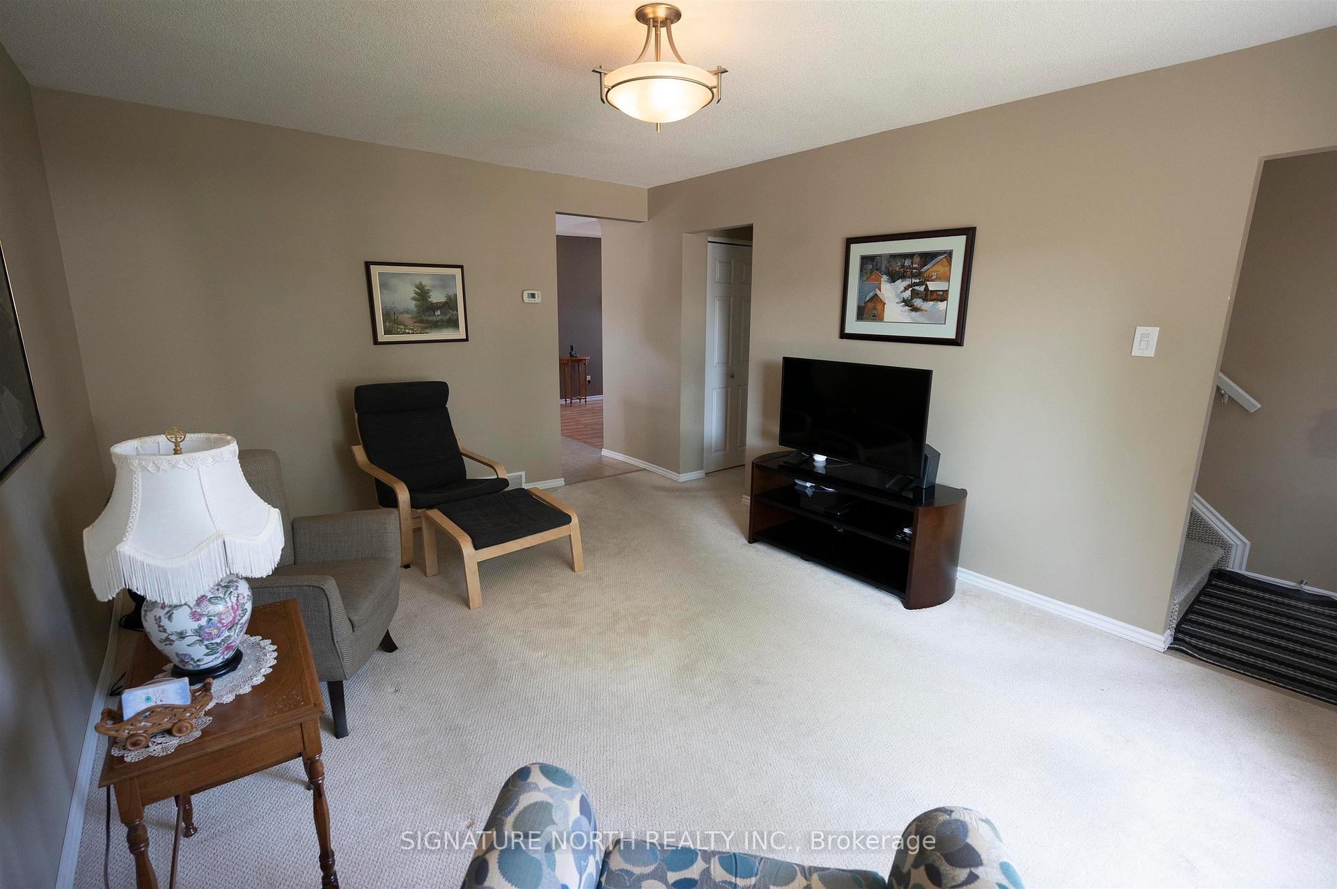 Photo 5 of 374 Morse Street, Thunder Bay, Current River — HOMEH