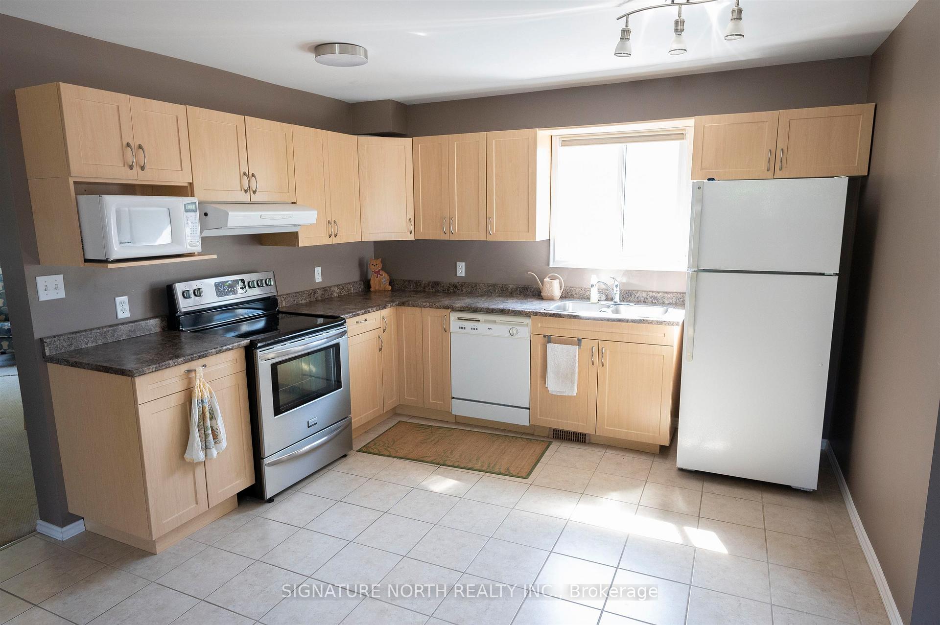 Photo 6 of 374 Morse Street, Thunder Bay, Current River — HOMEH