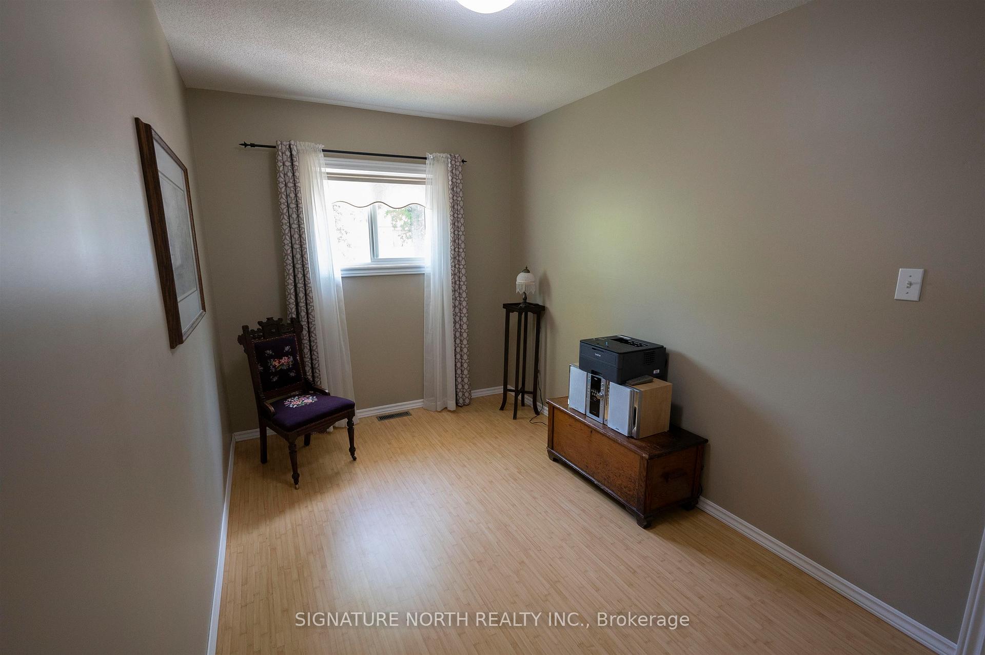 Photo 10 of 374 Morse Street, Thunder Bay, Current River — HOMEH