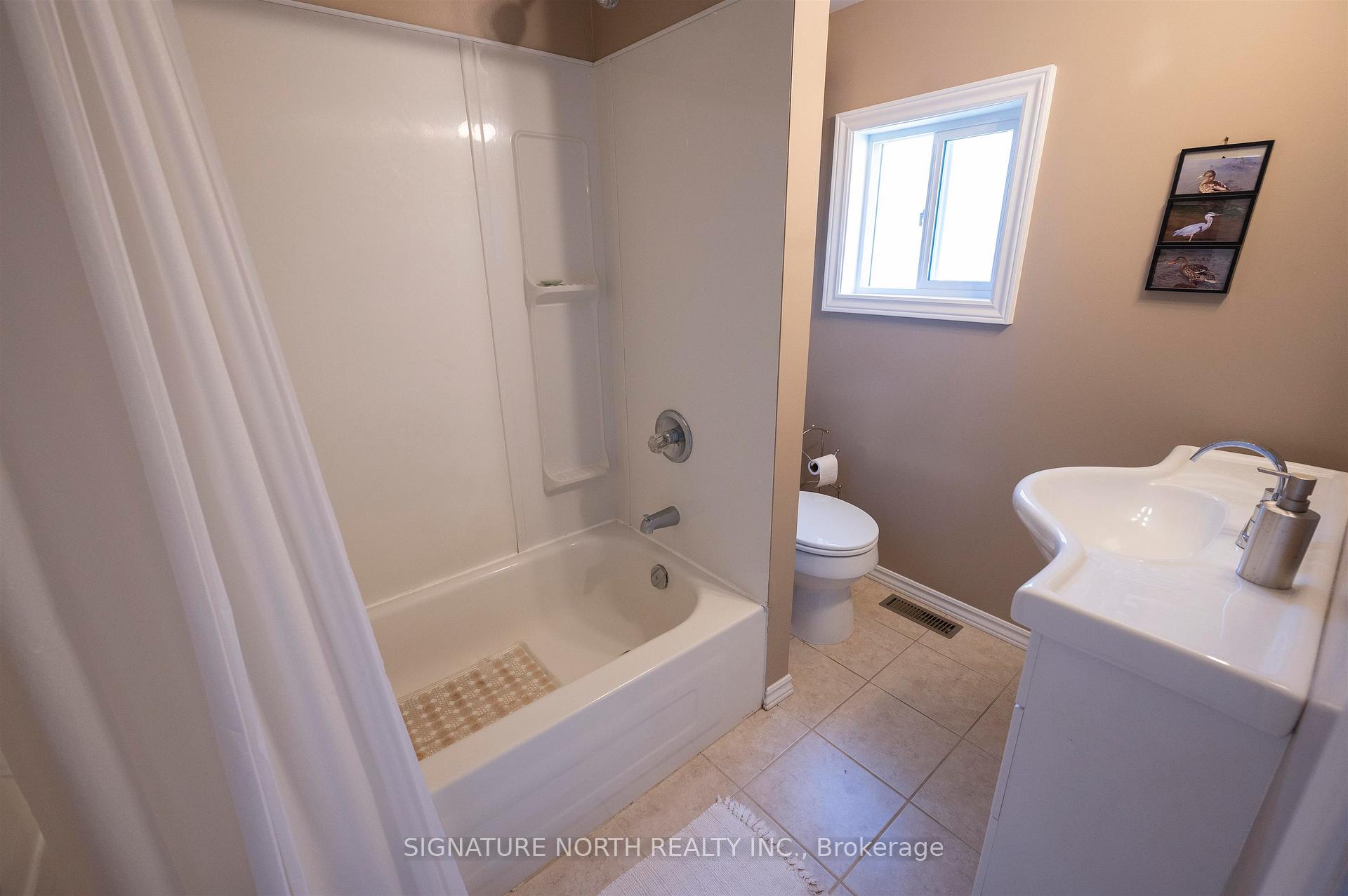 Photo 12 of 374 Morse Street, Thunder Bay, Current River — HOMEH