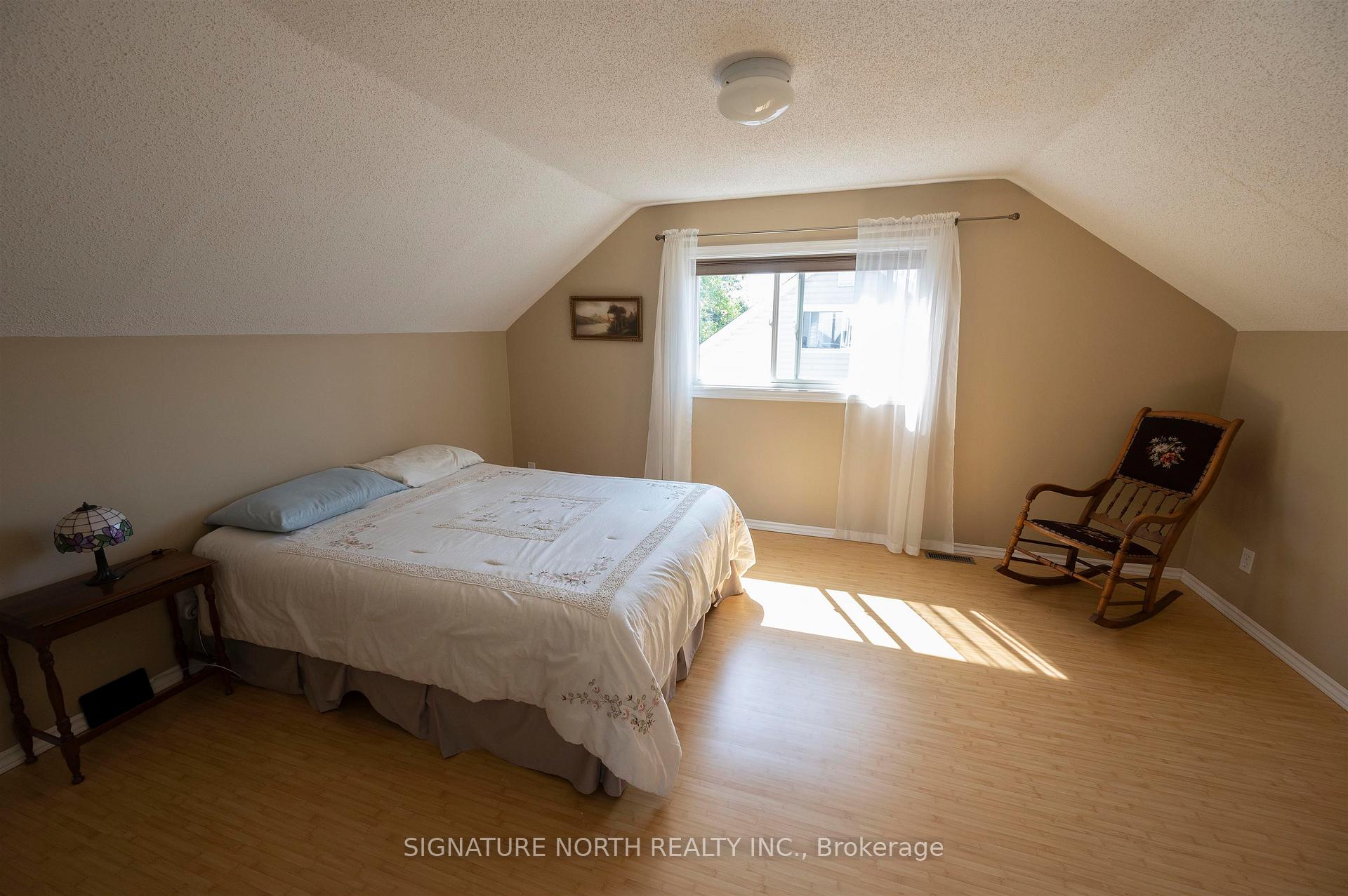 Photo 14 of 374 Morse Street, Thunder Bay, Current River — HOMEH