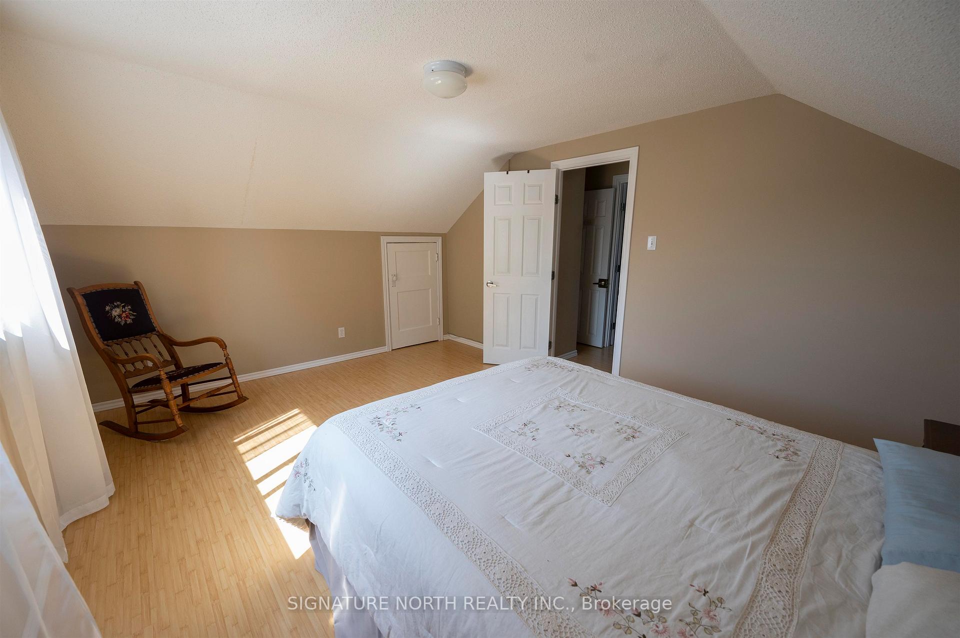 Photo 17 of 374 Morse Street, Thunder Bay, Current River — HOMEH