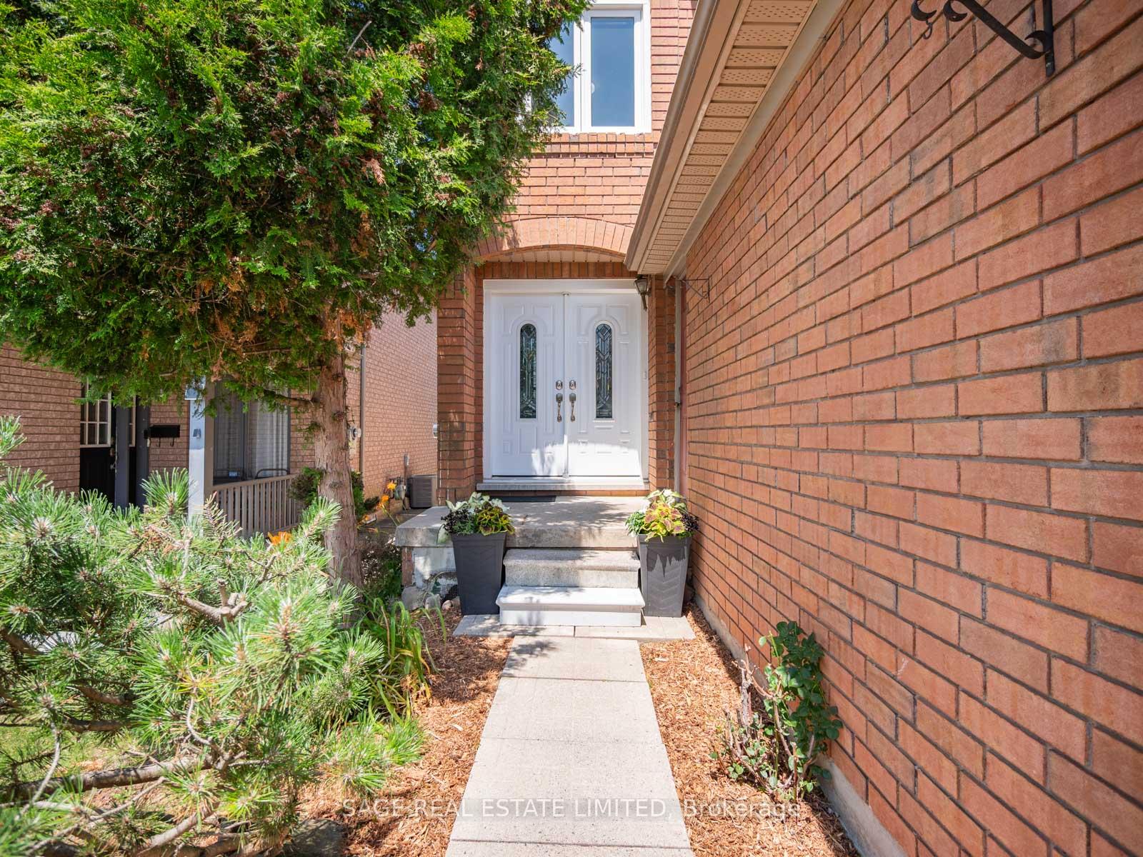 Photo 2 of 7093 Black Walnut Trail, Mississauga, Lisgar — HOMEH