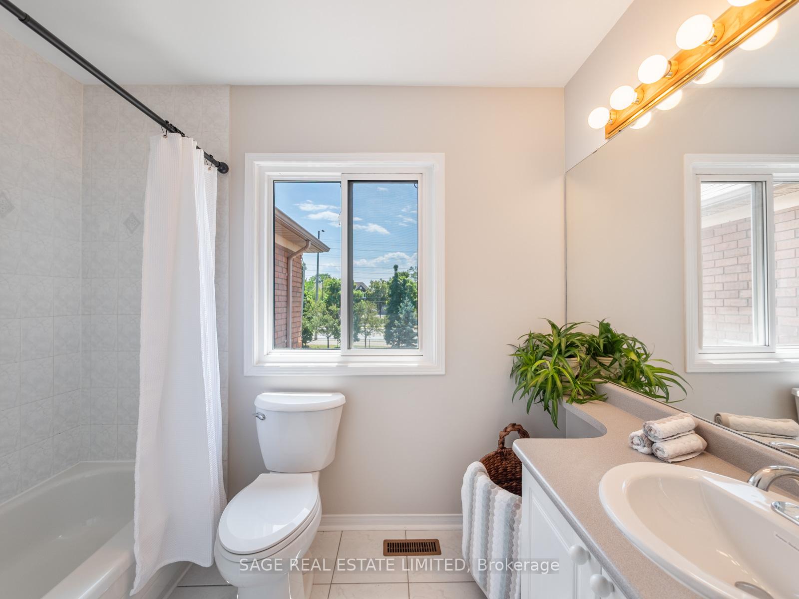 Photo 28 of 7093 Black Walnut Trail, Mississauga, Lisgar — HOMEH
