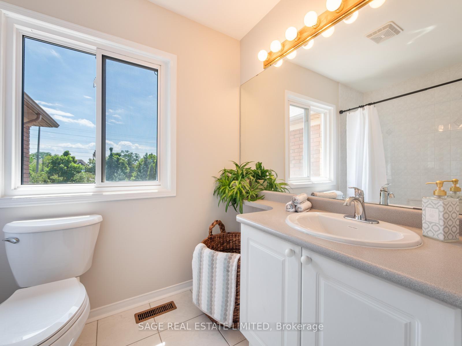 Photo 29 of 7093 Black Walnut Trail, Mississauga, Lisgar — HOMEH