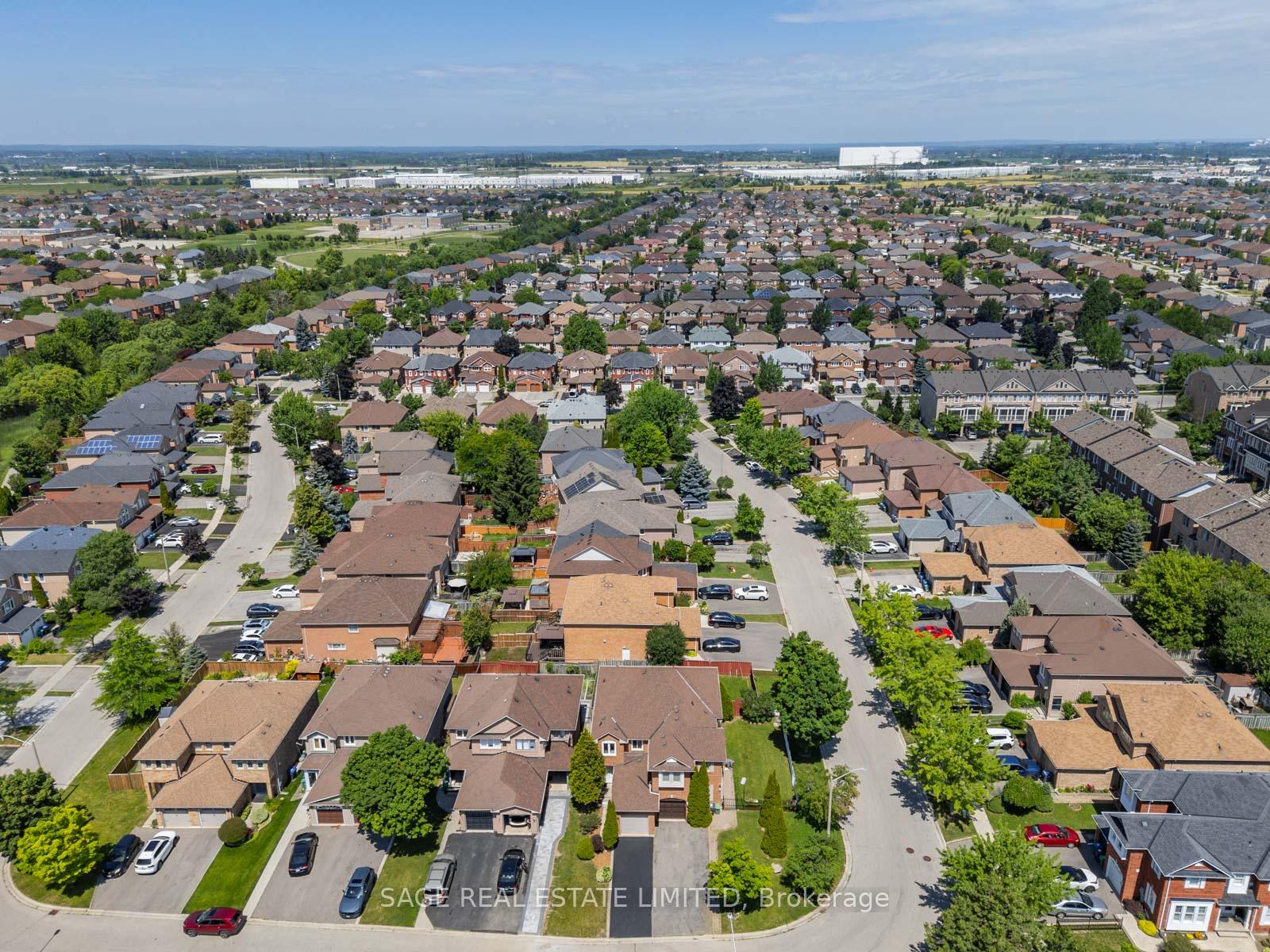 Photo 39 of 7093 Black Walnut Trail, Mississauga, Lisgar — HOMEH