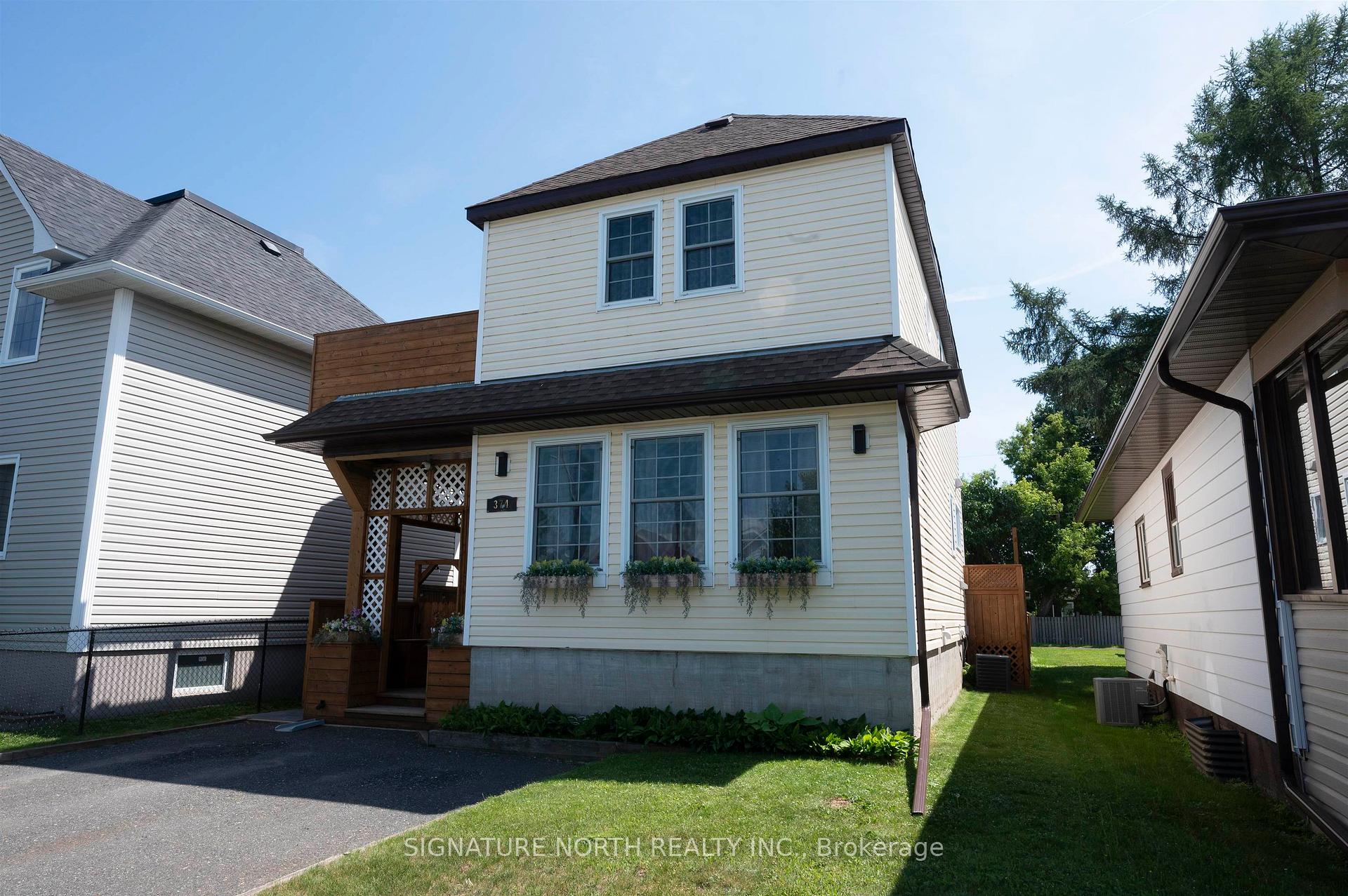 Front of 374 Mary Street East