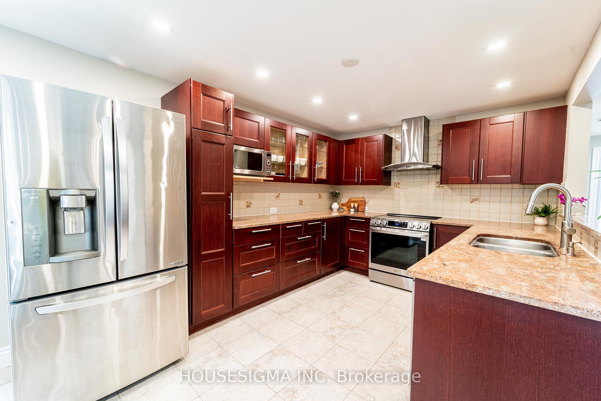 Photo 14 of 2032 Kings Grove Crescent, Ottawa, Beacon Hill North — HOMEH