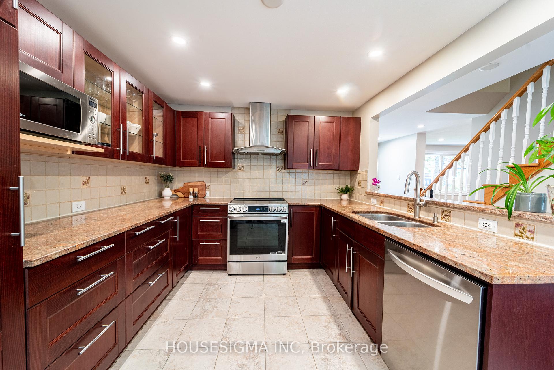 Photo 15 of 2032 Kings Grove Crescent, Ottawa, Beacon Hill North — HOMEH