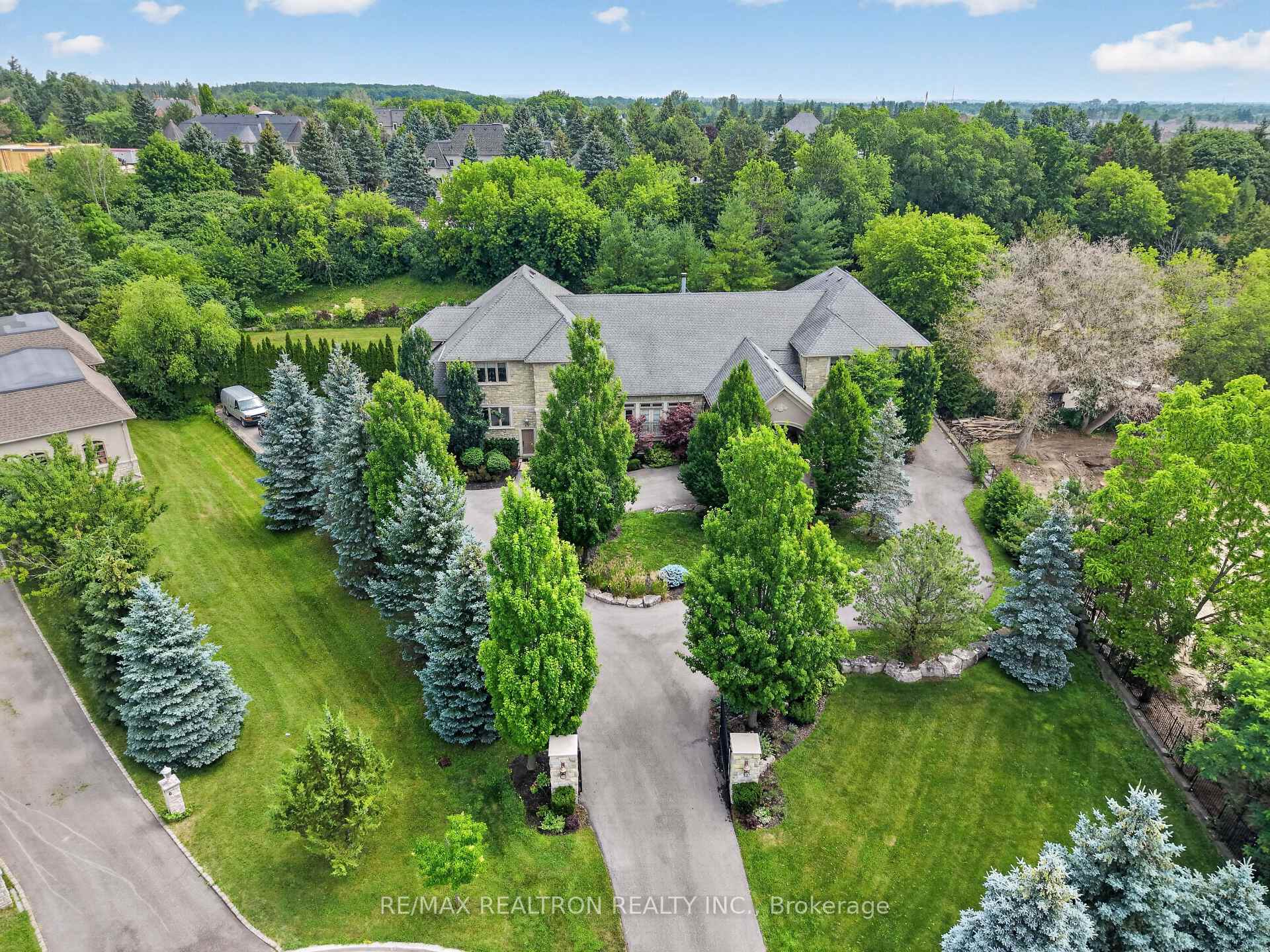 Photo 2 of 11 Saul Court, Vaughan, Rural Vaughan — HOMEH
