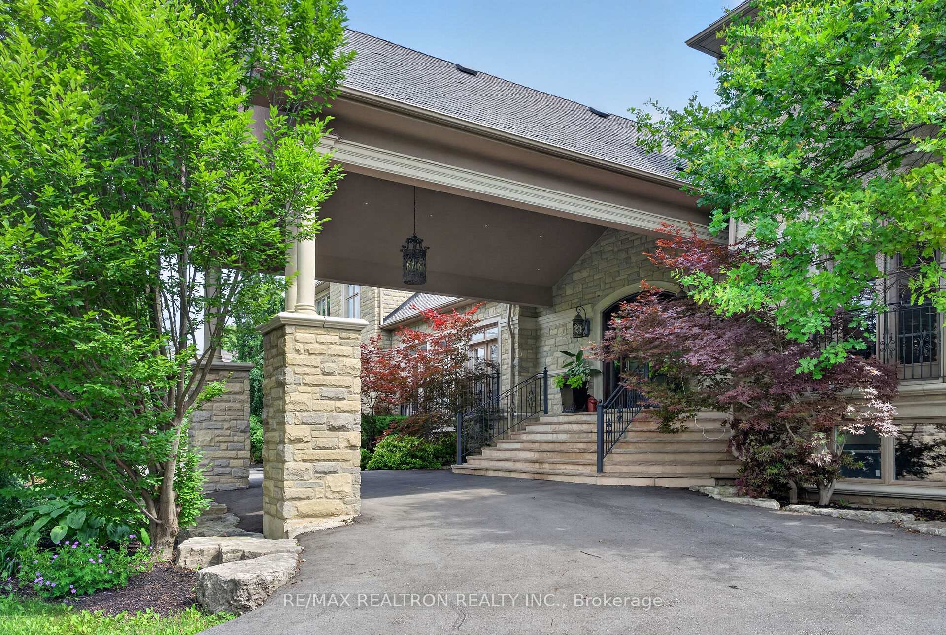 Photo 4 of 11 Saul Court, Vaughan, Rural Vaughan — HOMEH