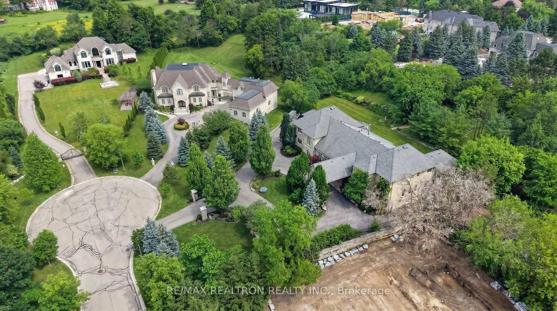 Photo 5 of 11 Saul Court, Vaughan, Rural Vaughan — HOMEH