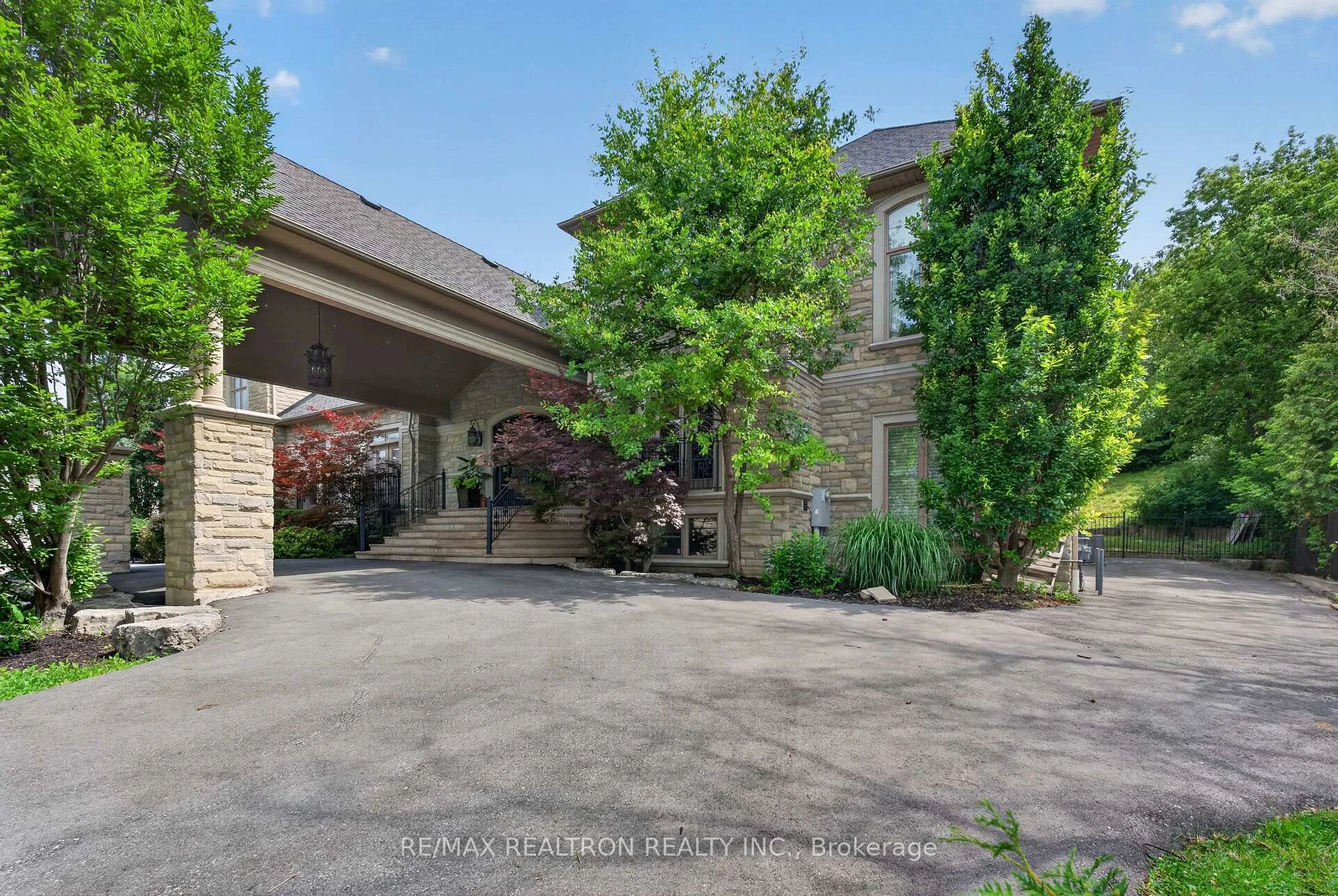 Photo 9 of 11 Saul Court, Vaughan, Rural Vaughan — HOMEH