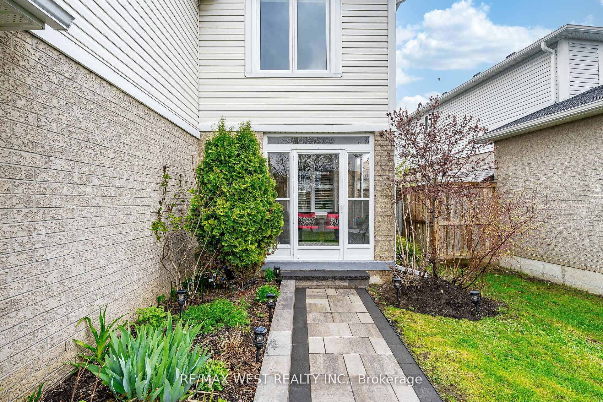 Photo 4 of 5 Moir Crescent, Barrie, Painswick North — HOMEH