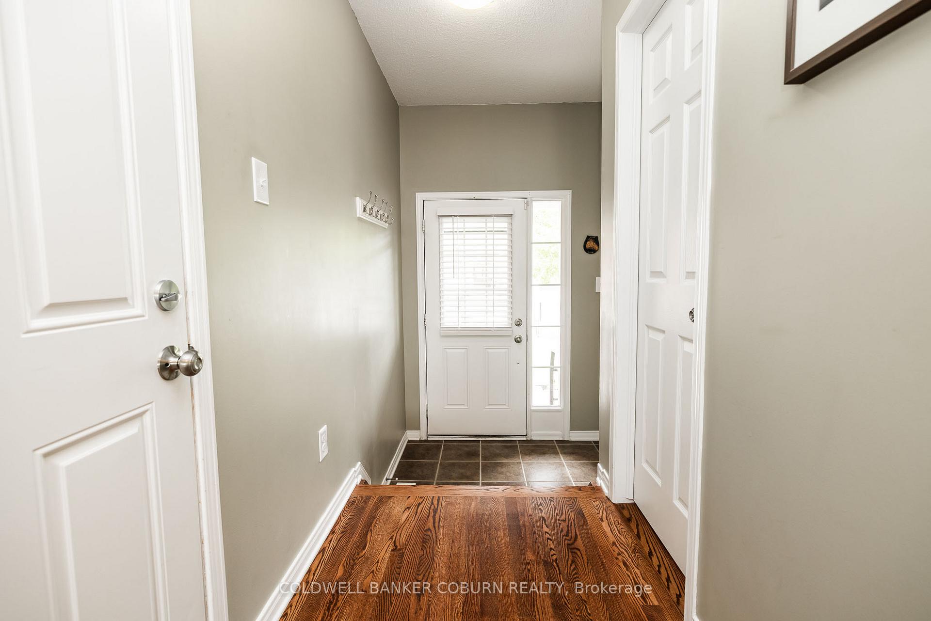 Photo 4 of 238 Arrita Street, Ottawa, Kanata - Emerald Meadows/Trailwest — HOMEH