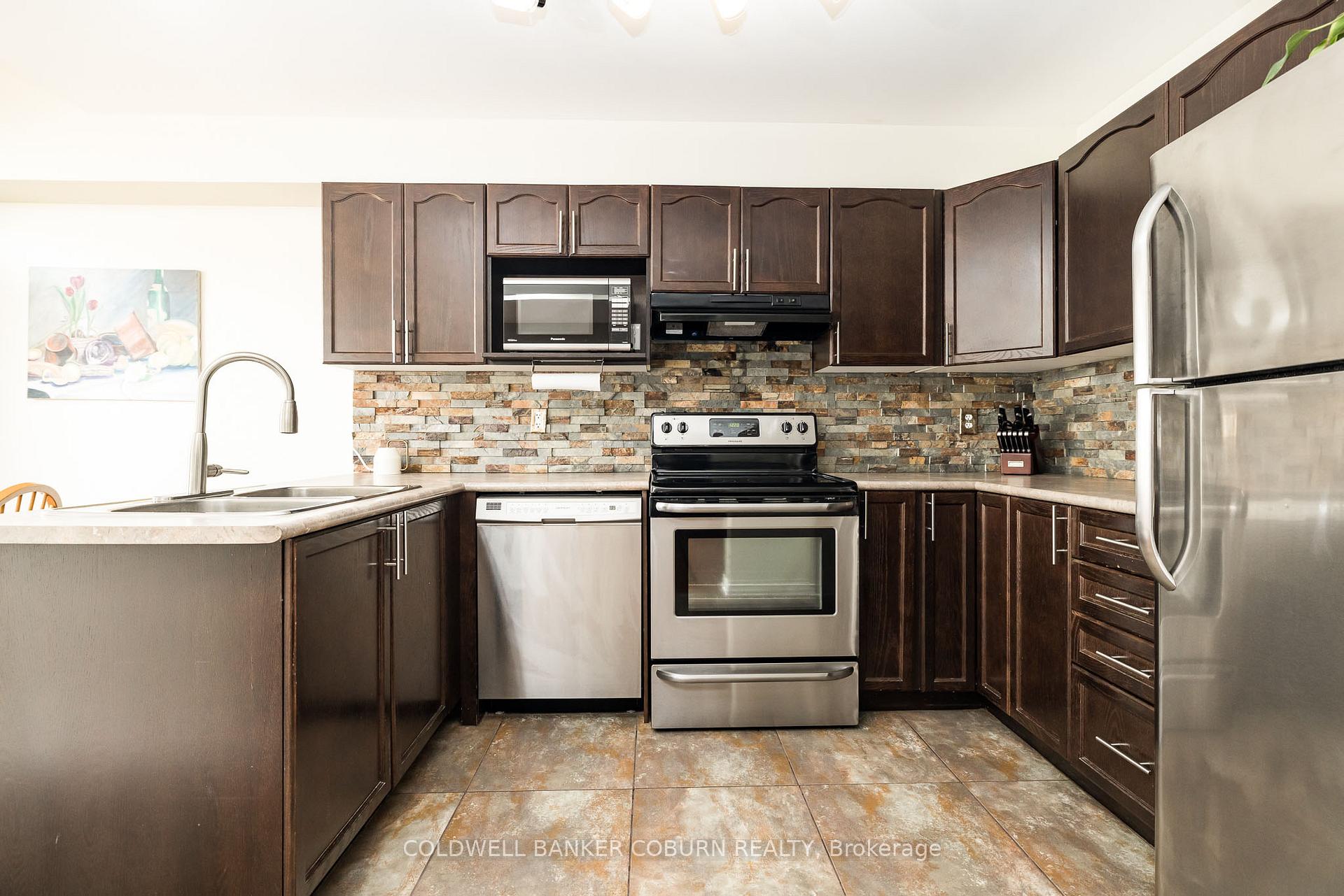 Photo 11 of 238 Arrita Street, Ottawa, Kanata - Emerald Meadows/Trailwest — HOMEH
