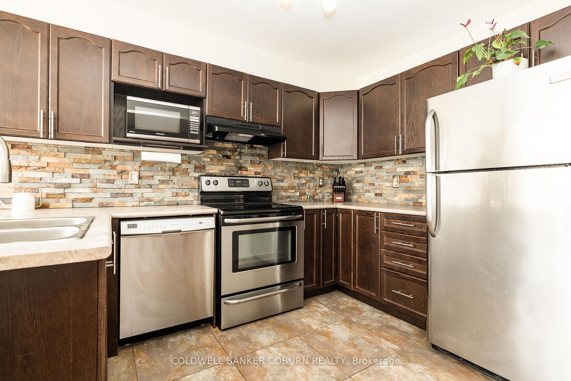 Photo 12 of 238 Arrita Street, Ottawa, Kanata - Emerald Meadows/Trailwest — HOMEH