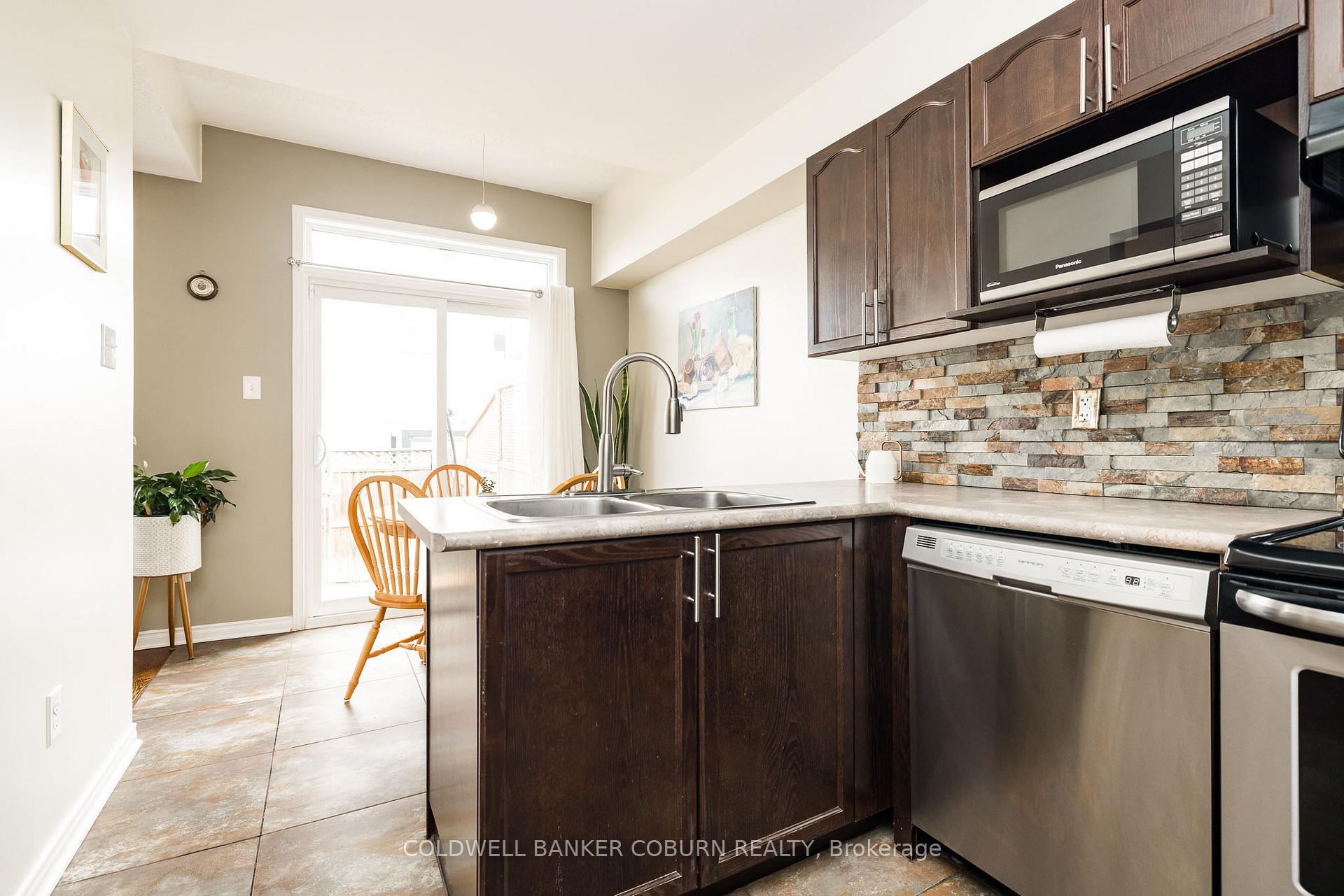 Photo 14 of 238 Arrita Street, Ottawa, Kanata - Emerald Meadows/Trailwest — HOMEH