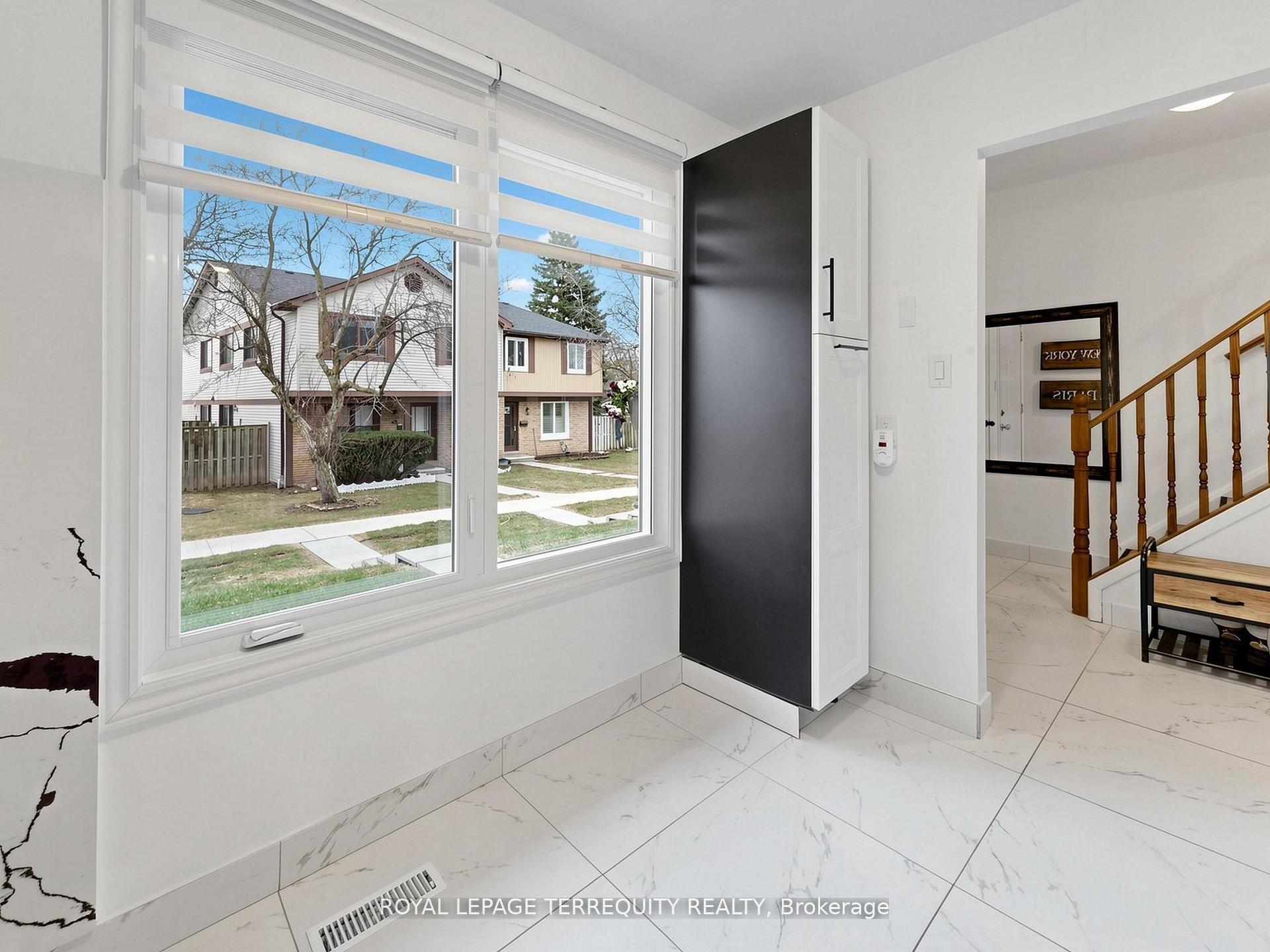 Photo 5 of Unit 49, 6730 Falconer Drive, Mississauga, Streetsville — HOMEH