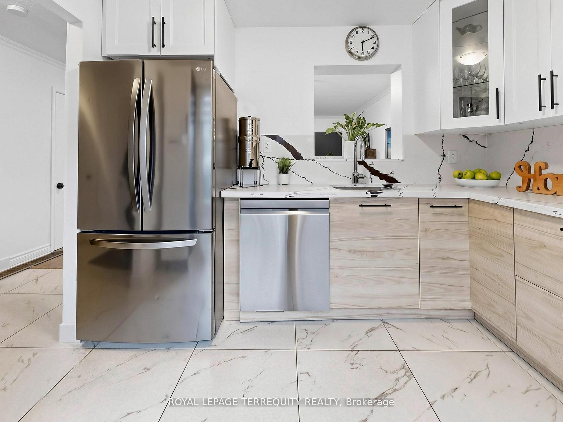 Photo 7 of Unit 49, 6730 Falconer Drive, Mississauga, Streetsville — HOMEH