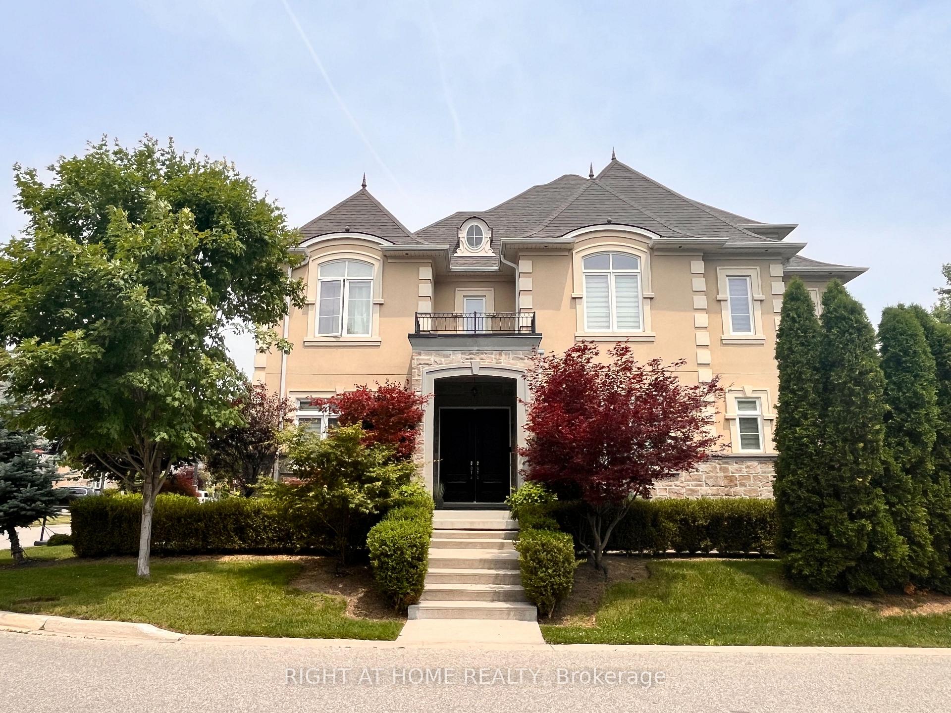 Photo 1 of 11 Fairmont Close, Brampton, Credit Valley — HOMEH