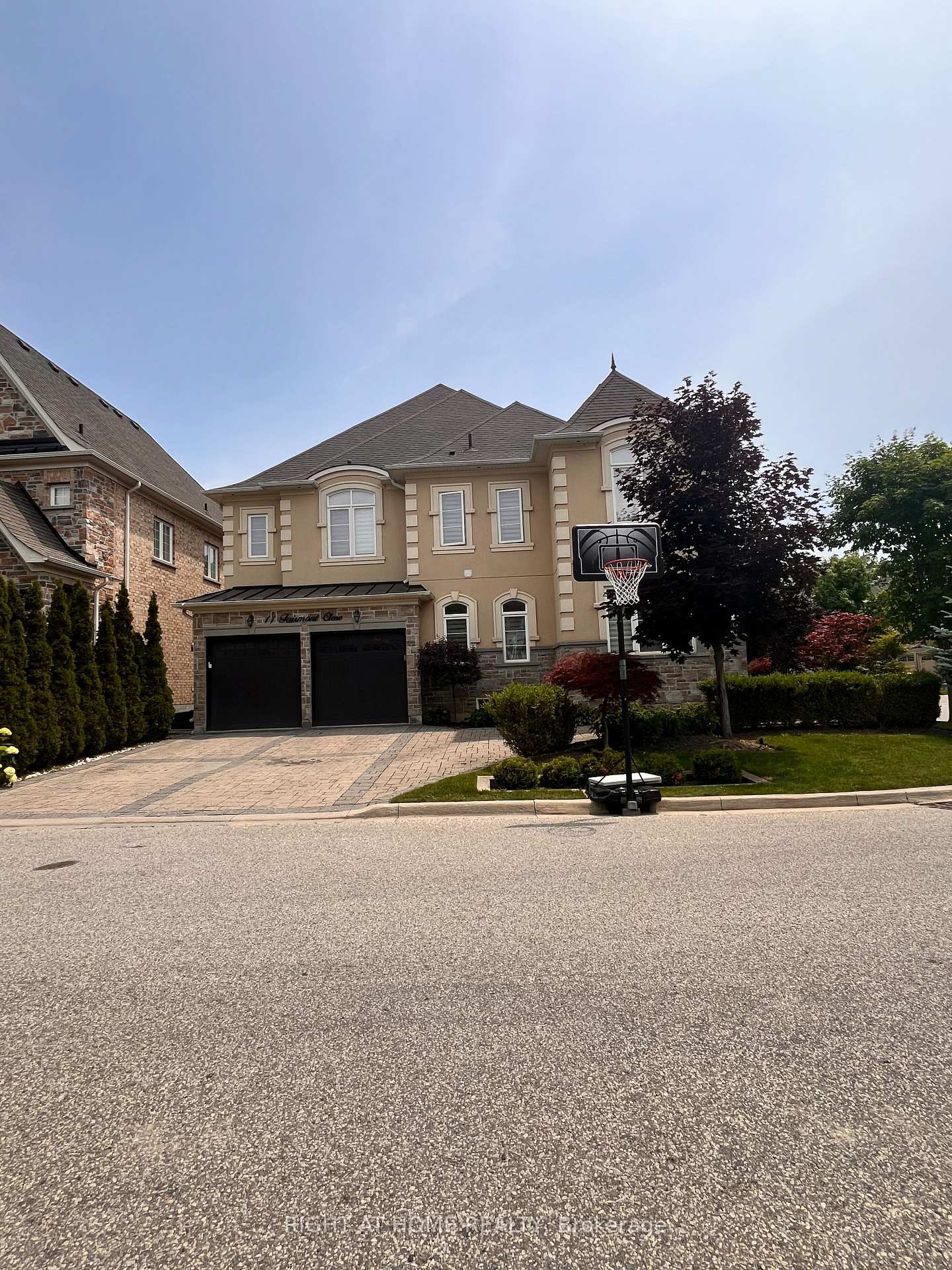 Photo 2 of 11 Fairmont Close, Brampton, Credit Valley — HOMEH