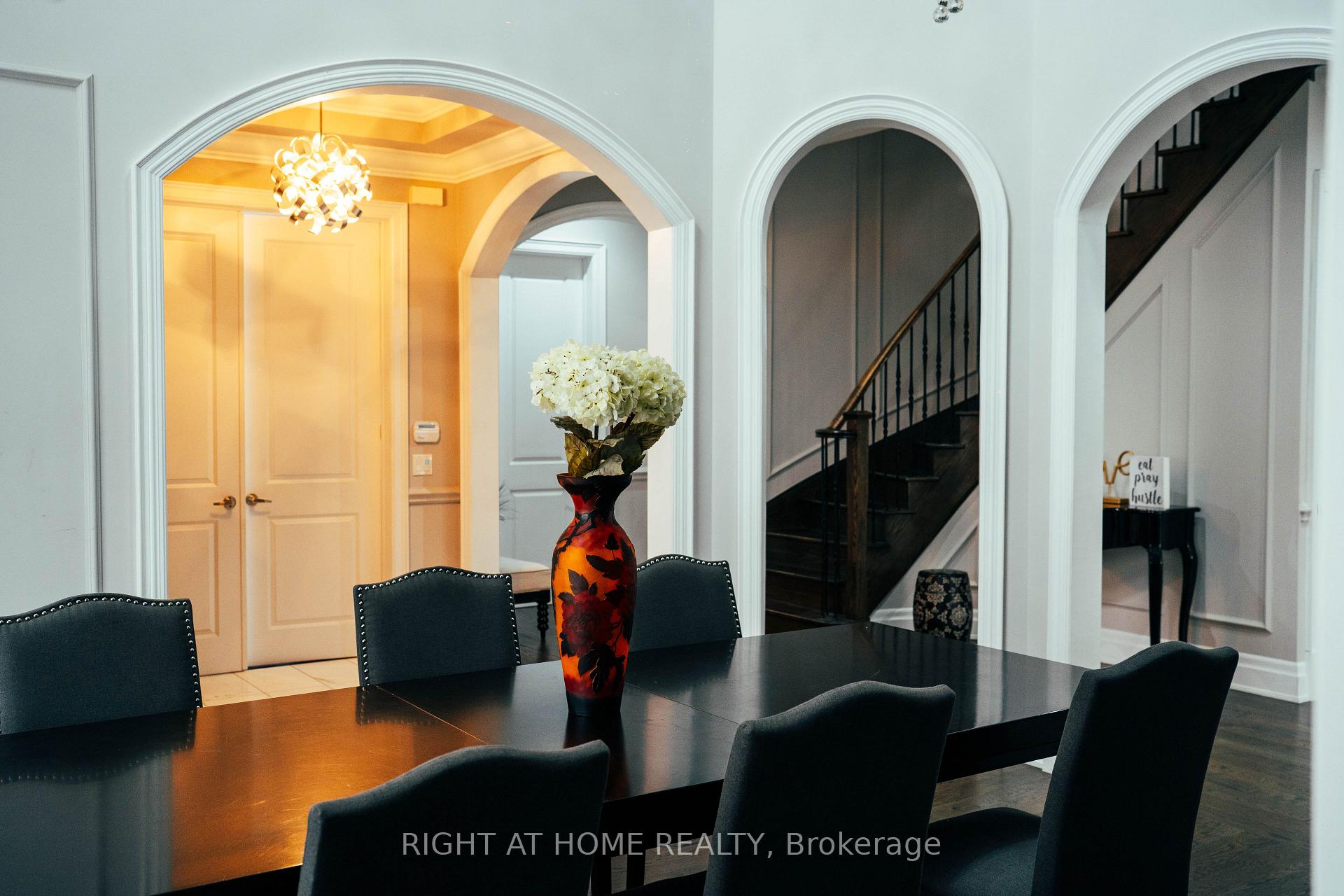 Photo 5 of 11 Fairmont Close, Brampton, Credit Valley — HOMEH