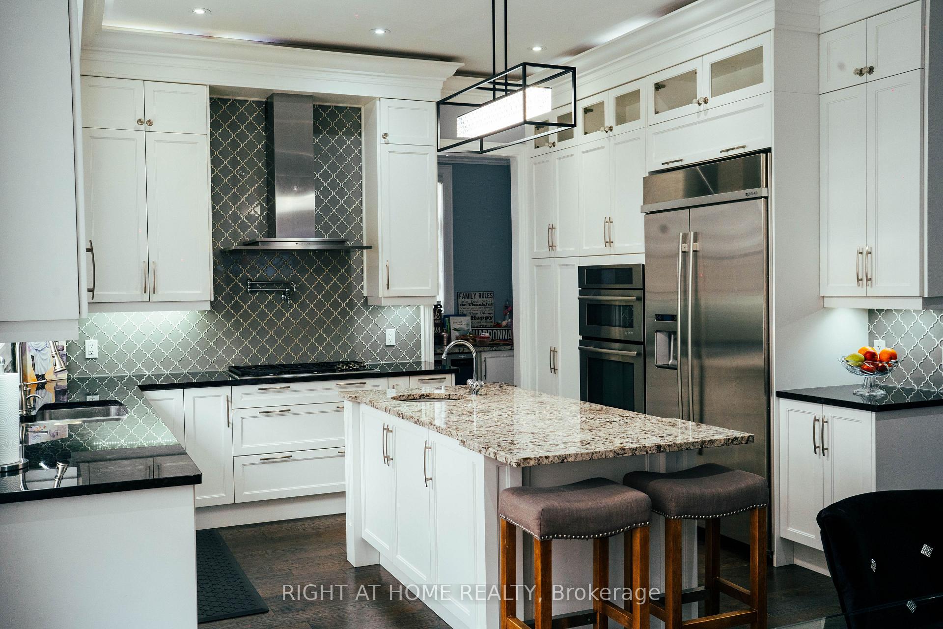 Photo 12 of 11 Fairmont Close, Brampton, Credit Valley — HOMEH
