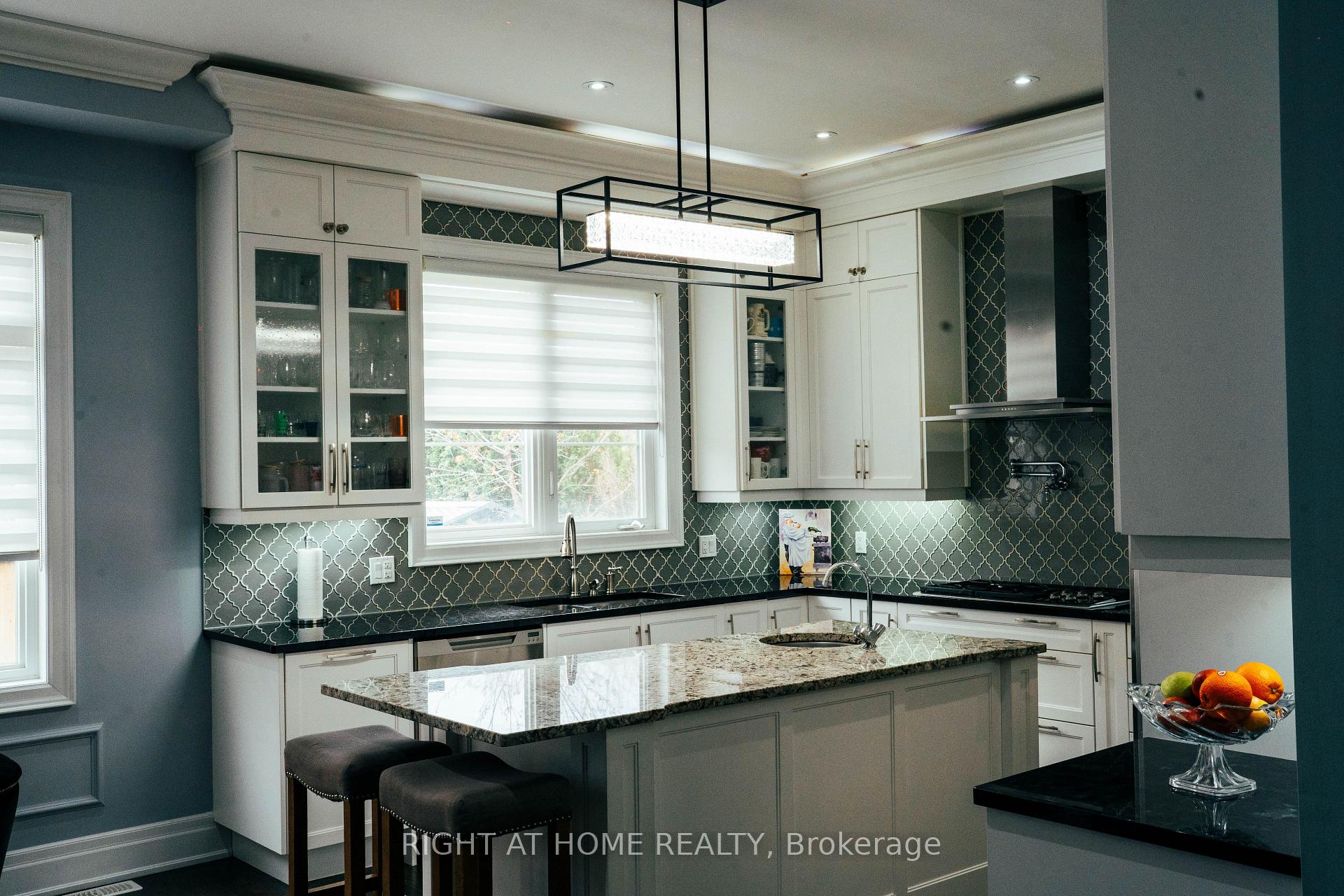 Photo 13 of 11 Fairmont Close, Brampton, Credit Valley — HOMEH